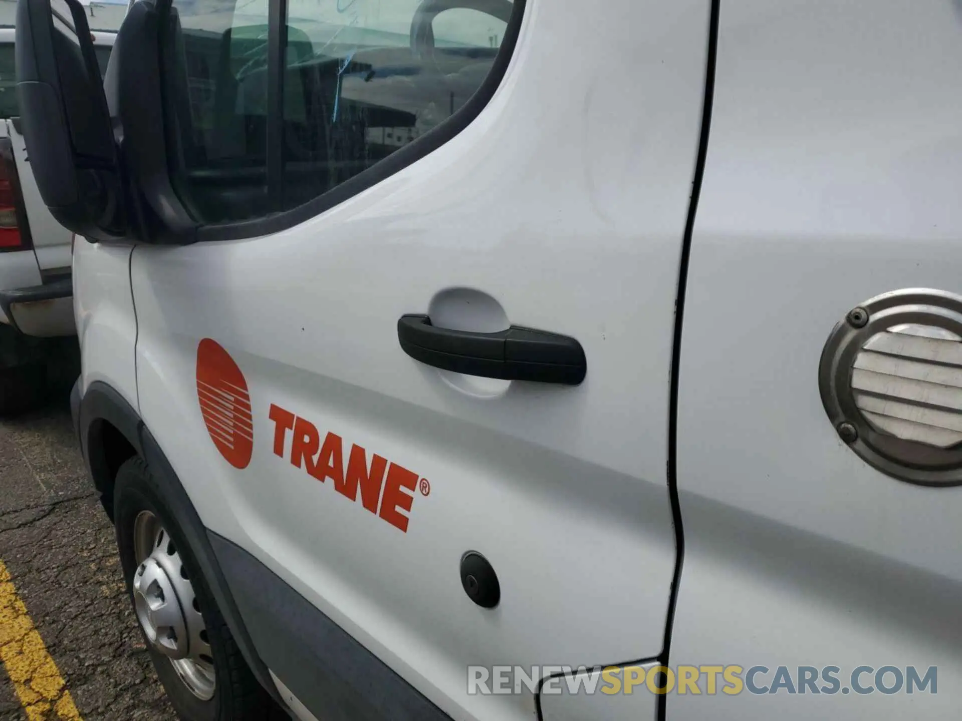 27 Photograph of a damaged car 1FTBR2YGXMKA51771 FORD TRANSIT 2021