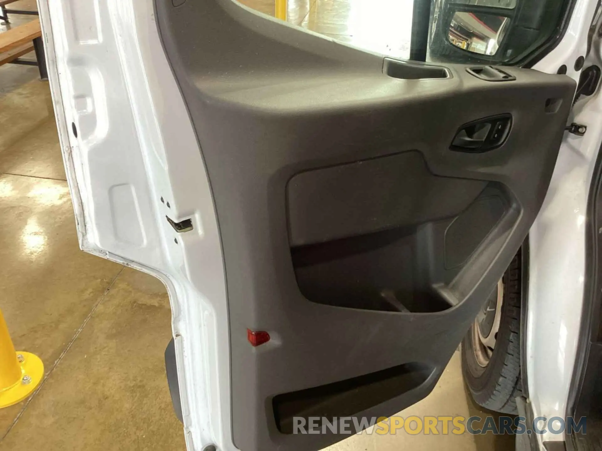 39 Photograph of a damaged car 1FTYE1Y86MKA36922 FORD TRANSIT 2021