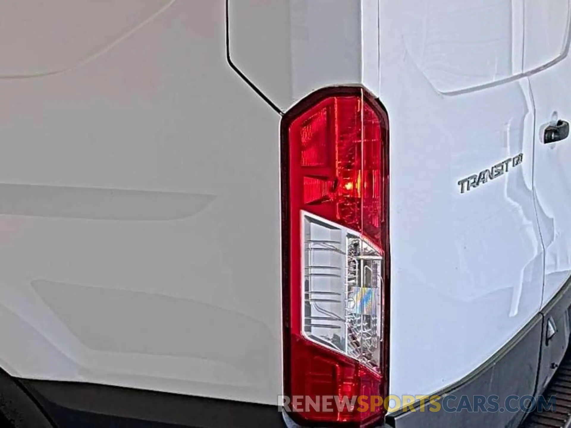 40 Photograph of a damaged car 1FTYE1Y86MKA36922 FORD TRANSIT 2021
