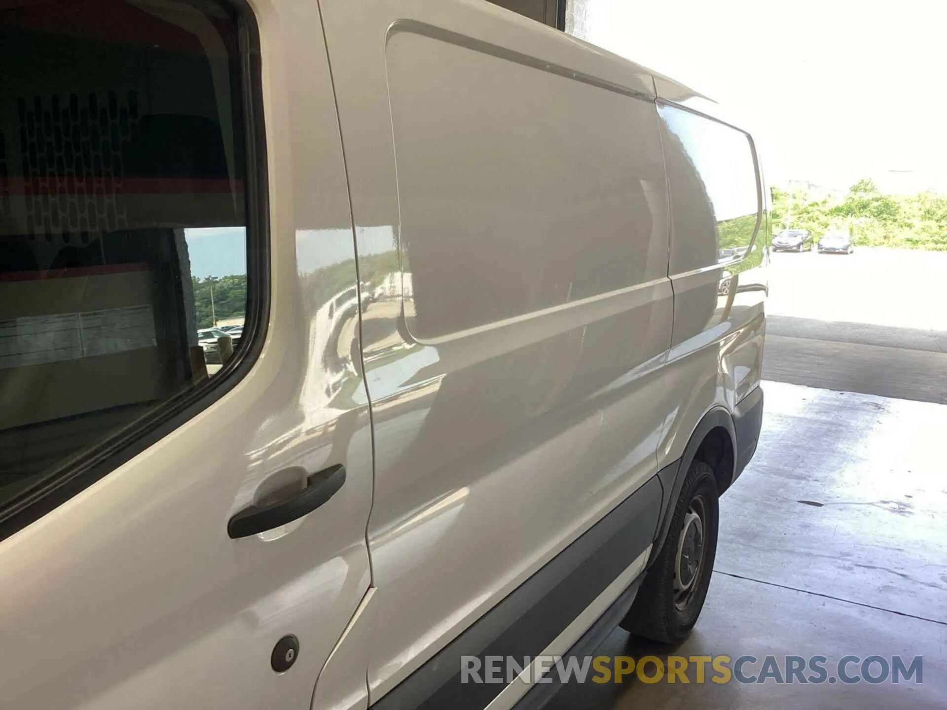 9 Photograph of a damaged car 1FTYE1Y86MKA36922 FORD TRANSIT 2021
