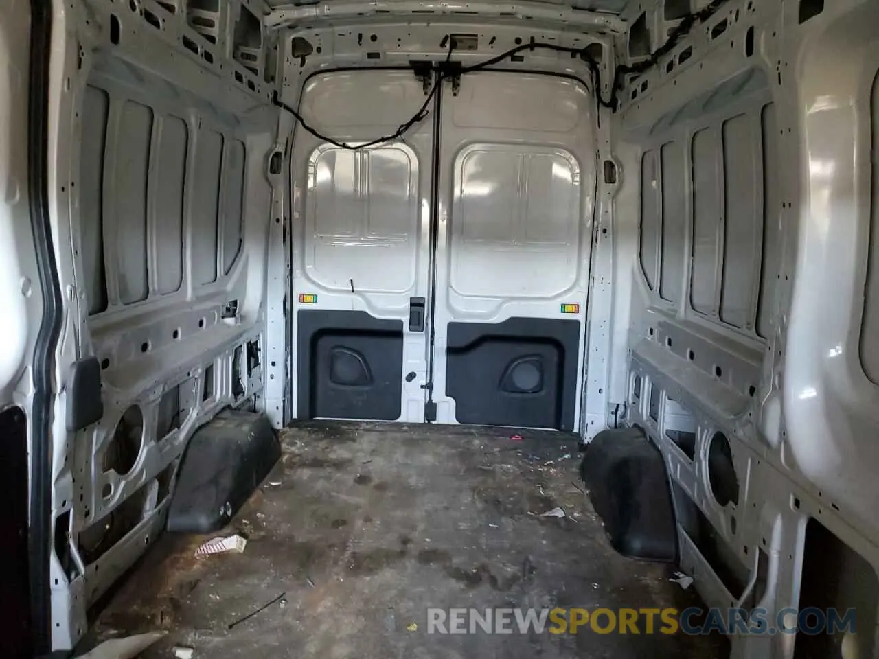10 Photograph of a damaged car 1FTBR2X82NKA72092 FORD TRANSIT 2022