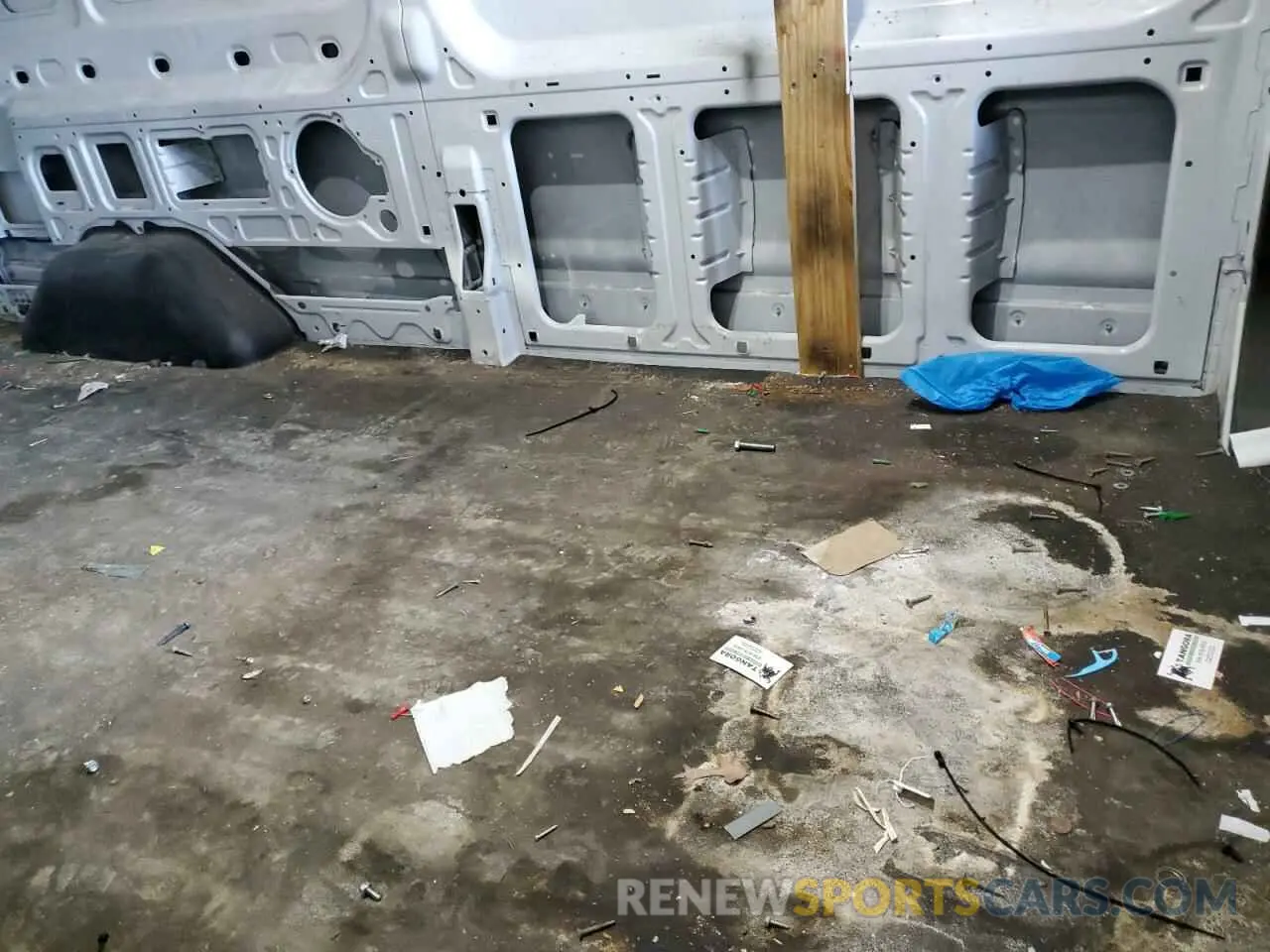 11 Photograph of a damaged car 1FTBR2X82NKA72092 FORD TRANSIT 2022