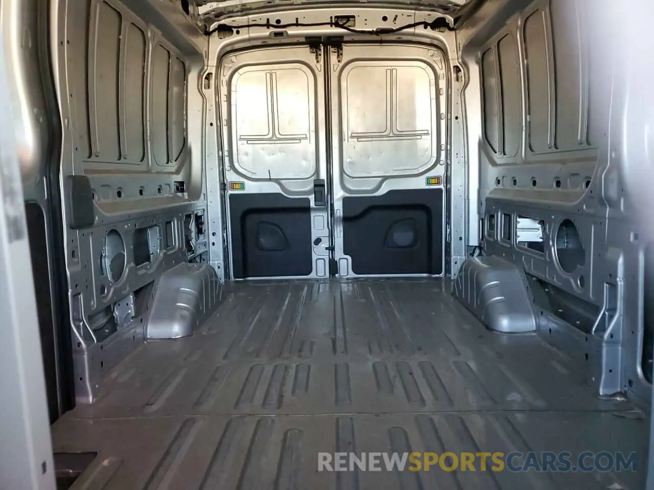 10 Фотография поврежденного автомобиля 1FTBW9C87NKA52461 FORD TRANSIT 2022
