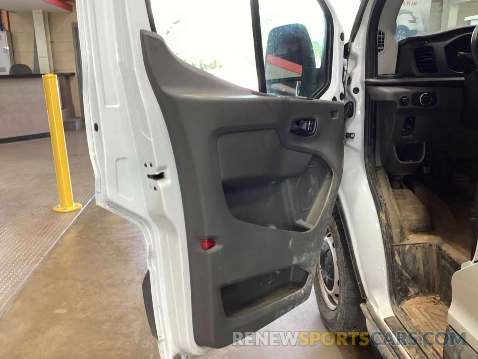 6 Фотография поврежденного автомобиля 1FTBR3X85PKA62343 FORD TRANSIT 2023