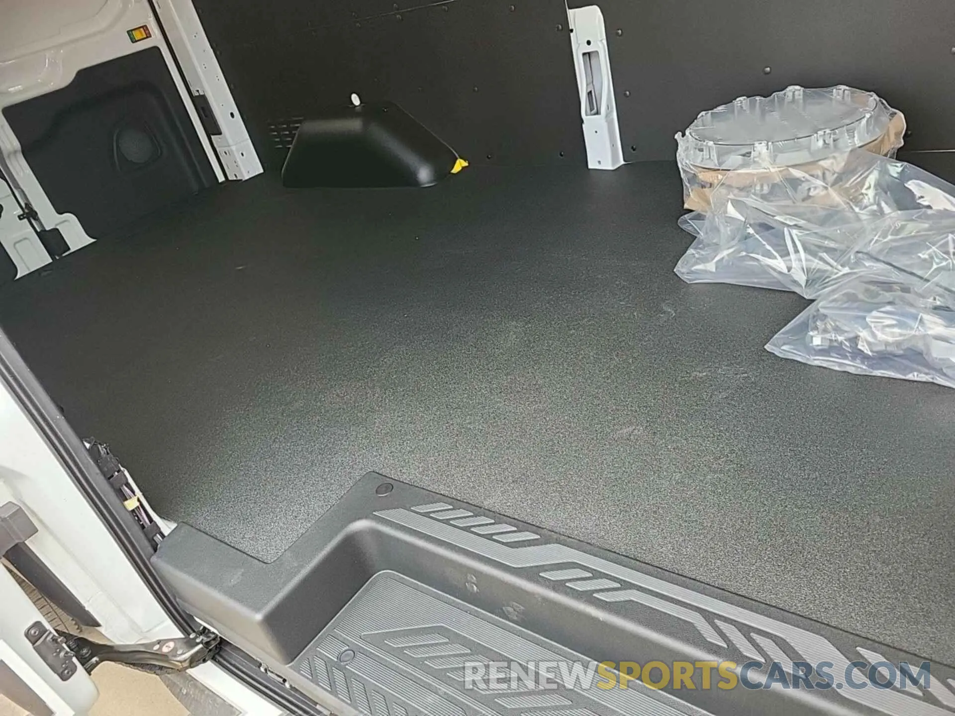 16 Photograph of a damaged car 1FTBW1YM0SKA12998 FORD TRANSIT 2025