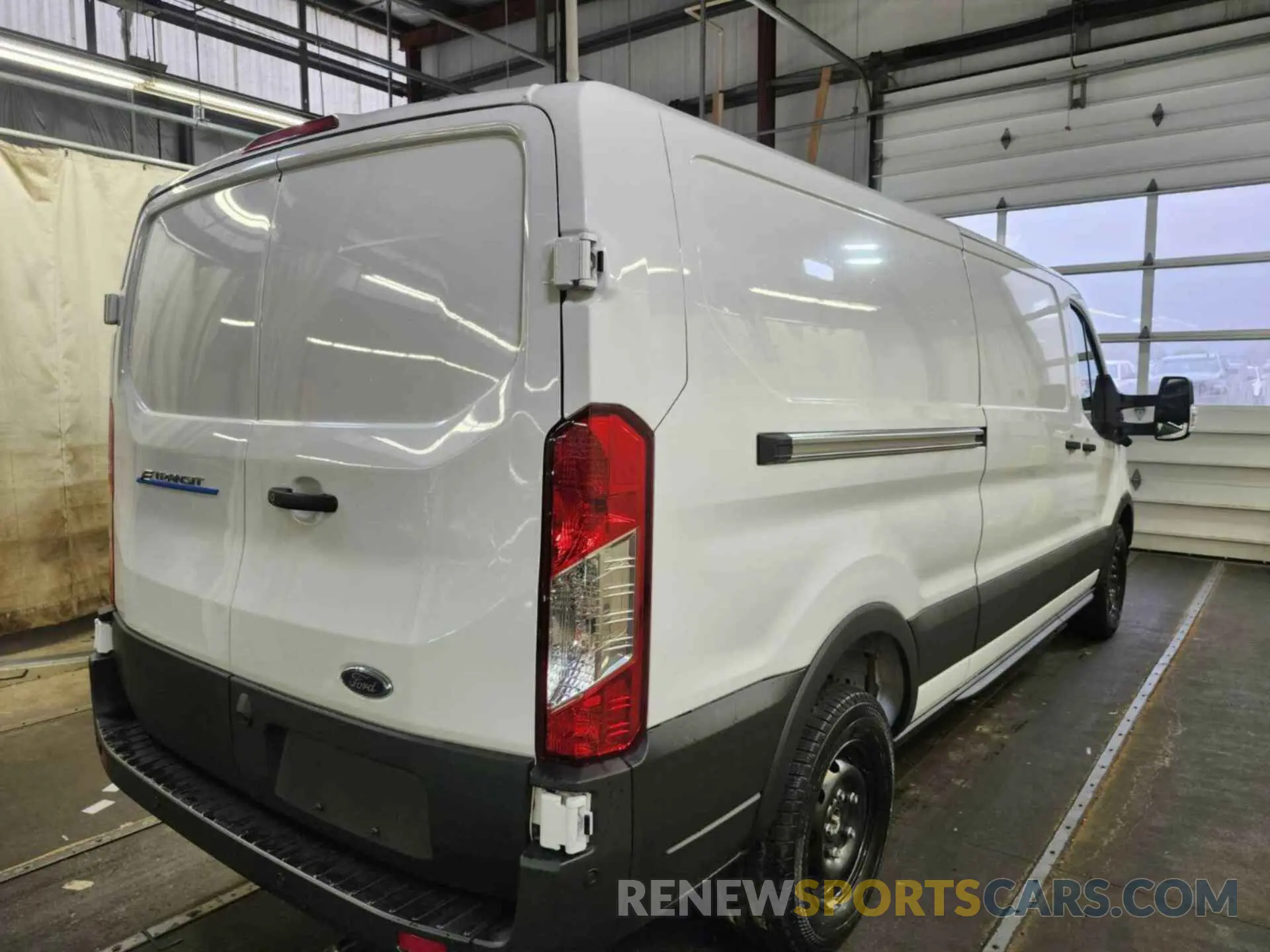 28 Photograph of a damaged car 1FTBW1YM0SKA12998 FORD TRANSIT 2025