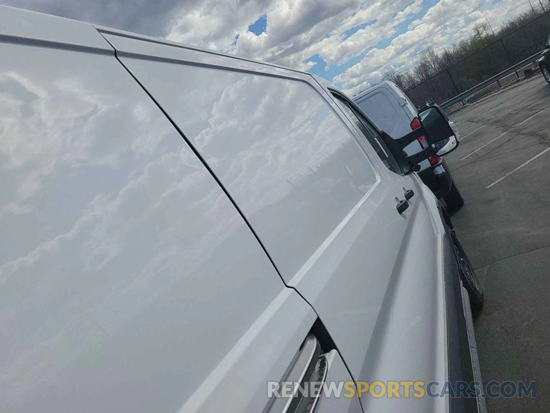 4 Photograph of a damaged car 1FTBW1YM1SKA12928 FORD TRANSIT 2025