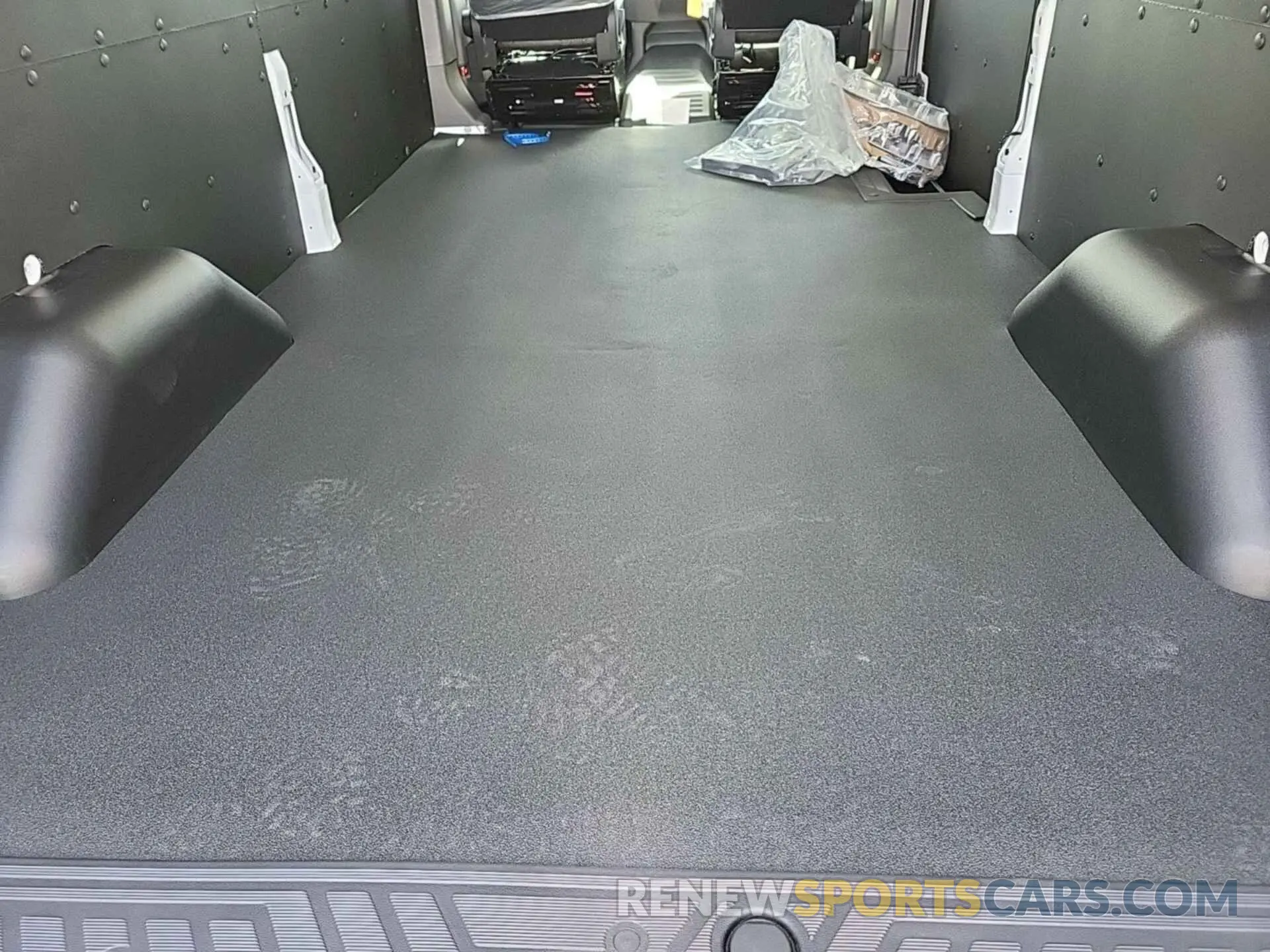 21 Фотография поврежденного автомобиля 1FTBW1YM2SKA13067 FORD TRANSIT 2025