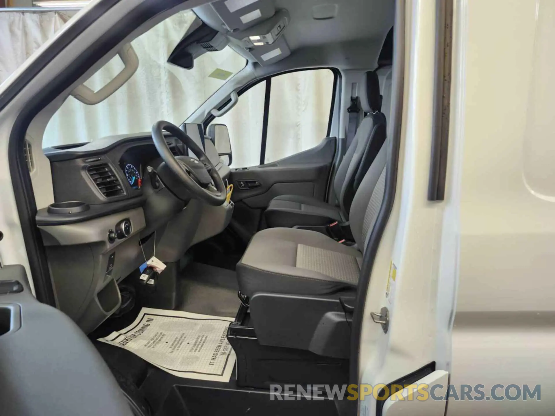 17 Фотография поврежденного автомобиля 1FTBW1YM4SKA12907 FORD TRANSIT 2025