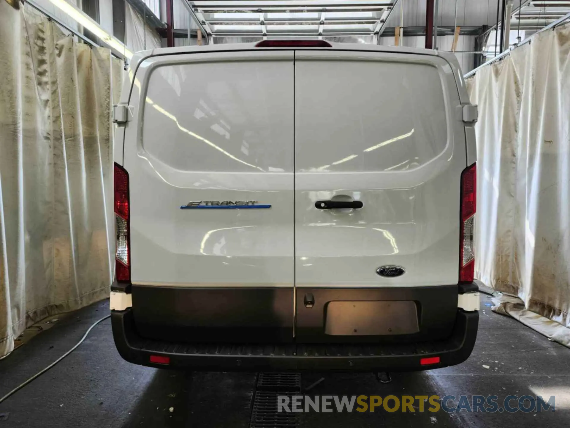 17 Фотография поврежденного автомобиля 1FTBW1YM6SKA13038 FORD TRANSIT 2025