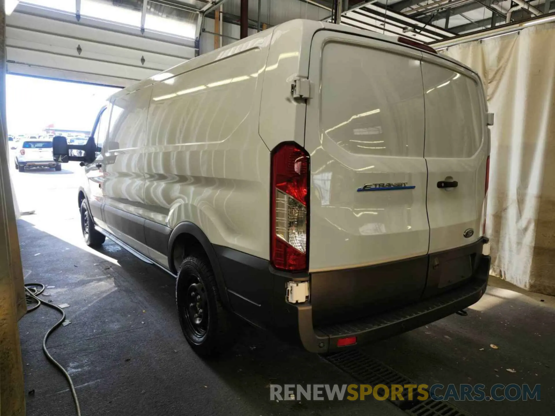 3 Фотография поврежденного автомобиля 1FTBW1YM6SKA13038 FORD TRANSIT 2025