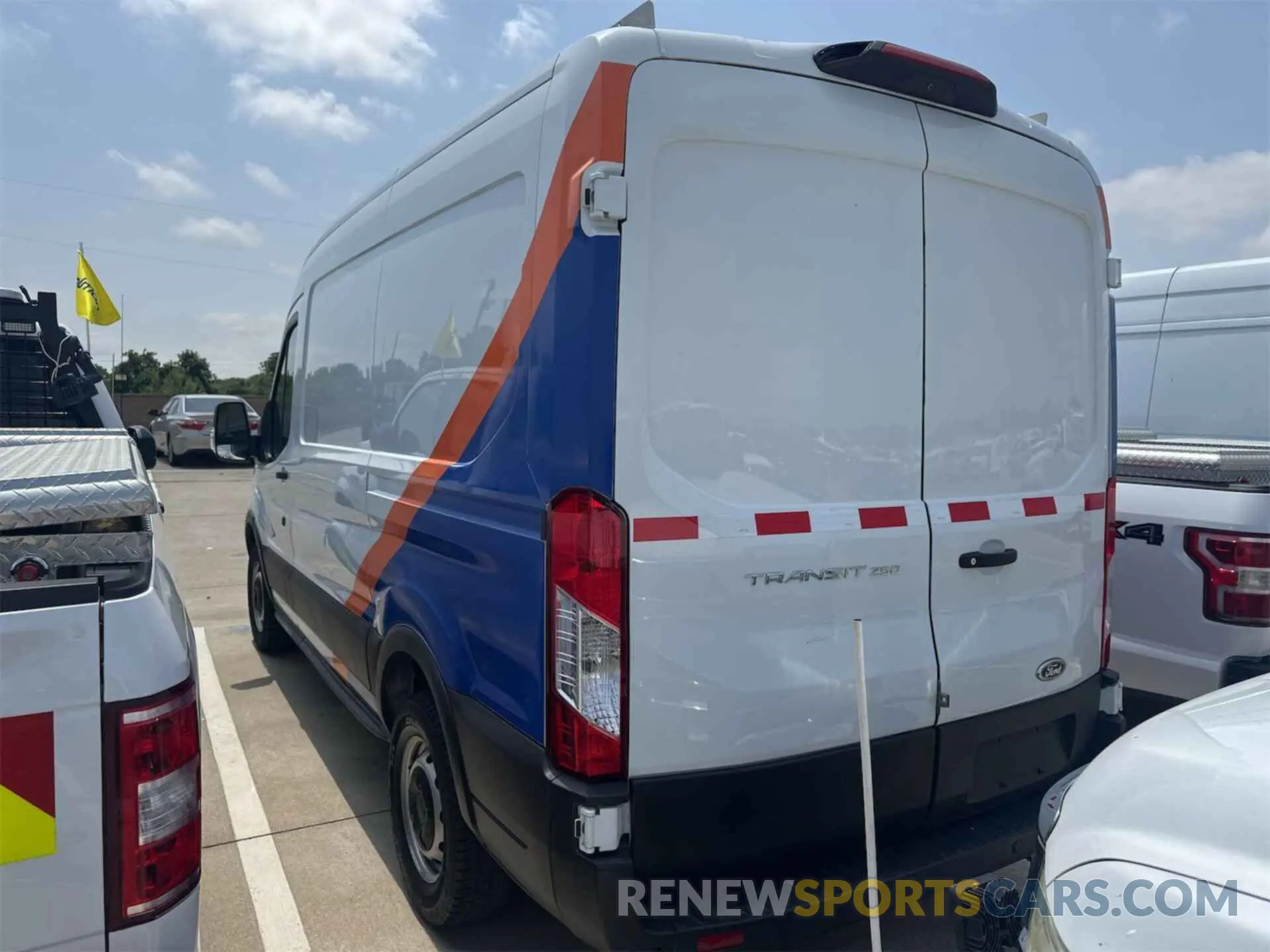 18 Фотография поврежденного автомобиля 1FTYR1CM1KKA80395 FORD TRANSIT-250 2019