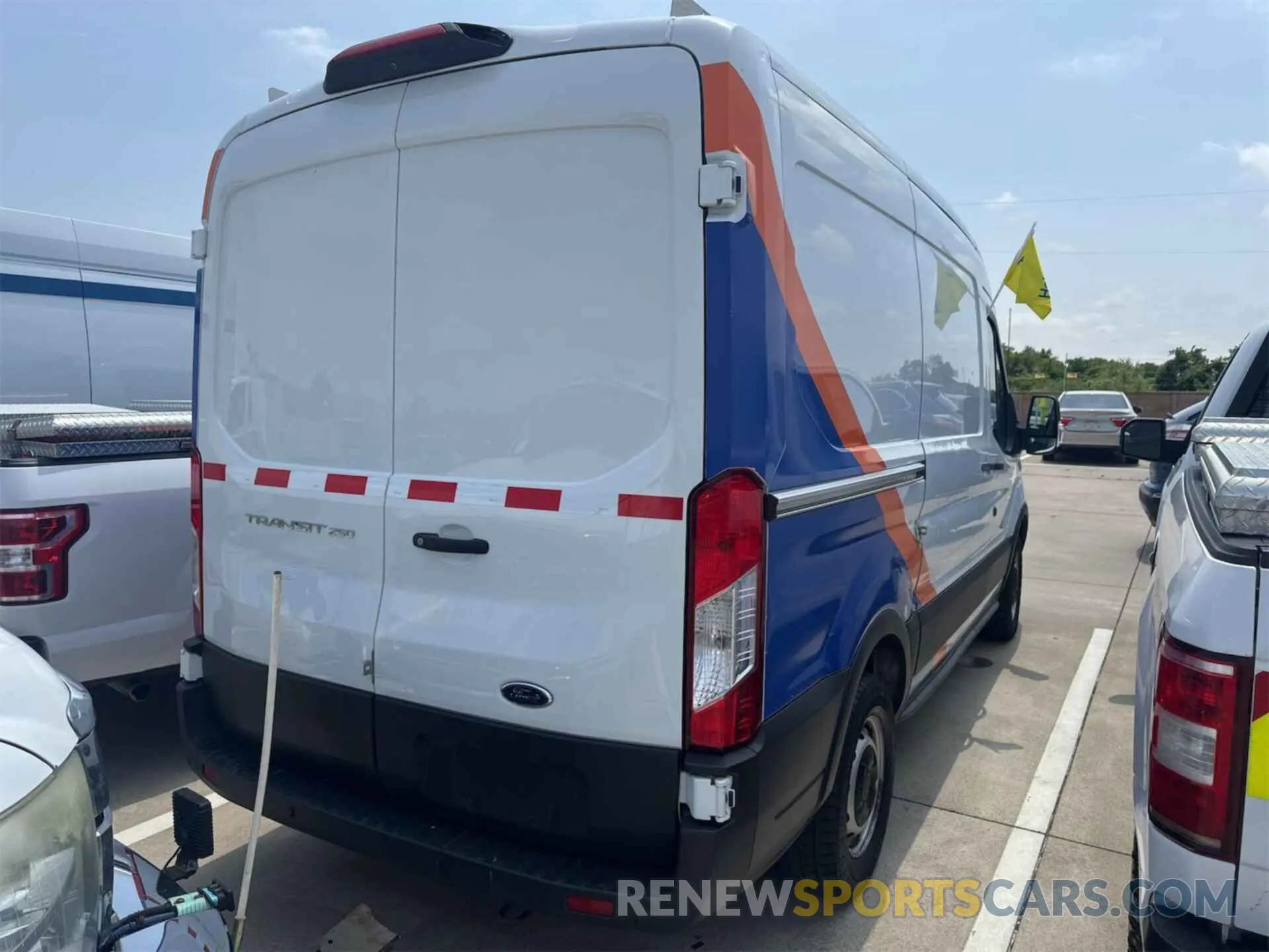 19 Фотография поврежденного автомобиля 1FTYR1CM1KKA80395 FORD TRANSIT-250 2019