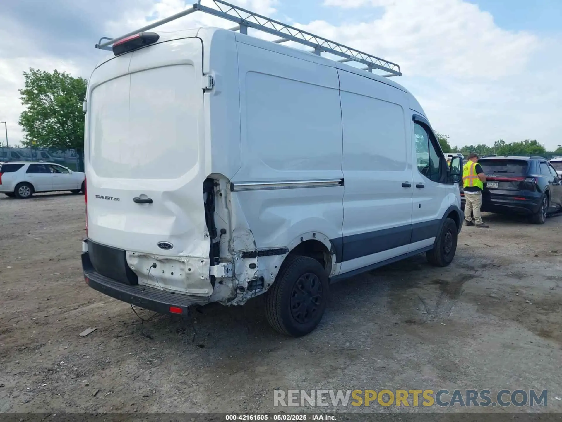 4 Photograph of a damaged car 1FTYR1CM2KKA03941 FORD TRANSIT-250 2019