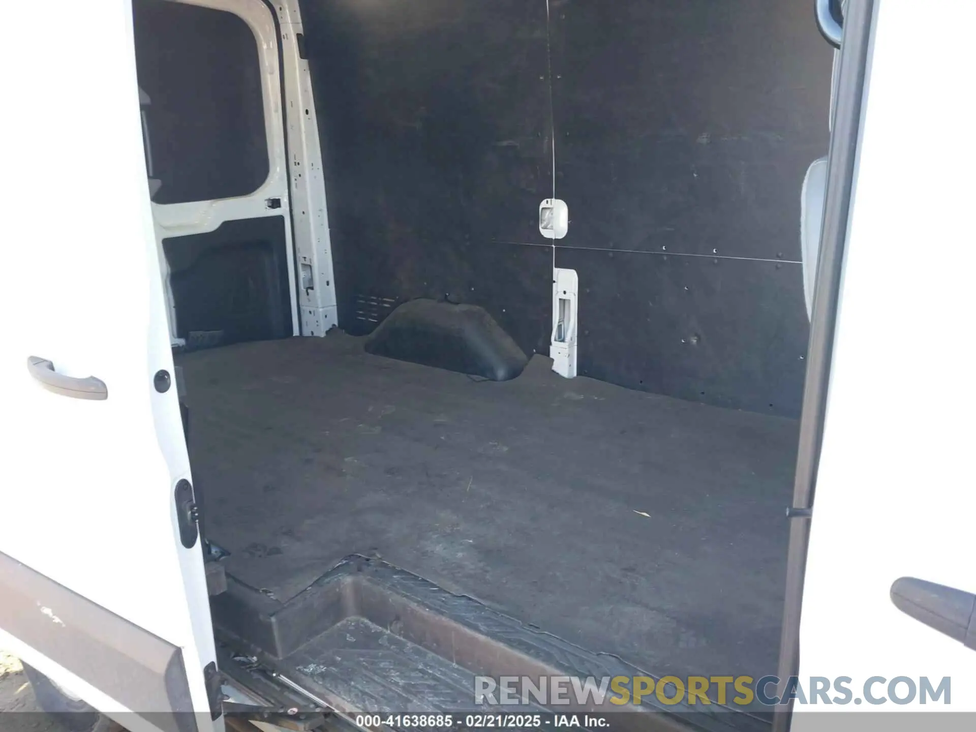 8 Photograph of a damaged car 1FTYR1CM6KKB81786 FORD TRANSIT-250 2019