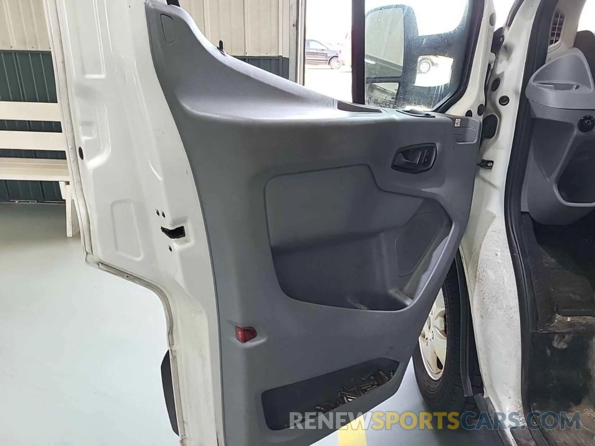 6 Фотография поврежденного автомобиля 1FTYR1YG2KKA40832 FORD TRANSIT-250 2019