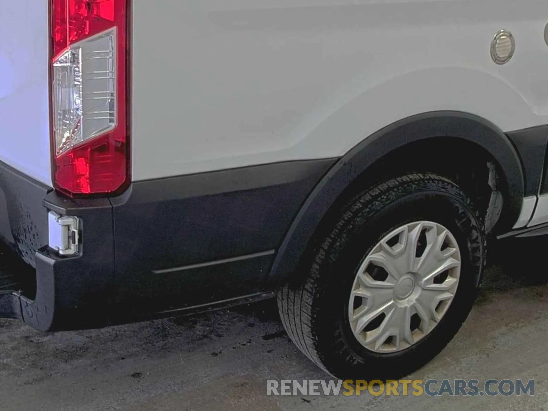 9 Photograph of a damaged car 1FTYR1YG5KKB80289 FORD TRANSIT-250 2019