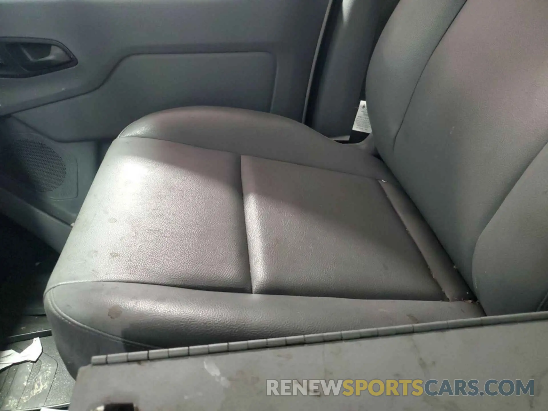5 Photograph of a damaged car 1FTYR1YM6KKB87855 FORD TRANSIT-250 2019