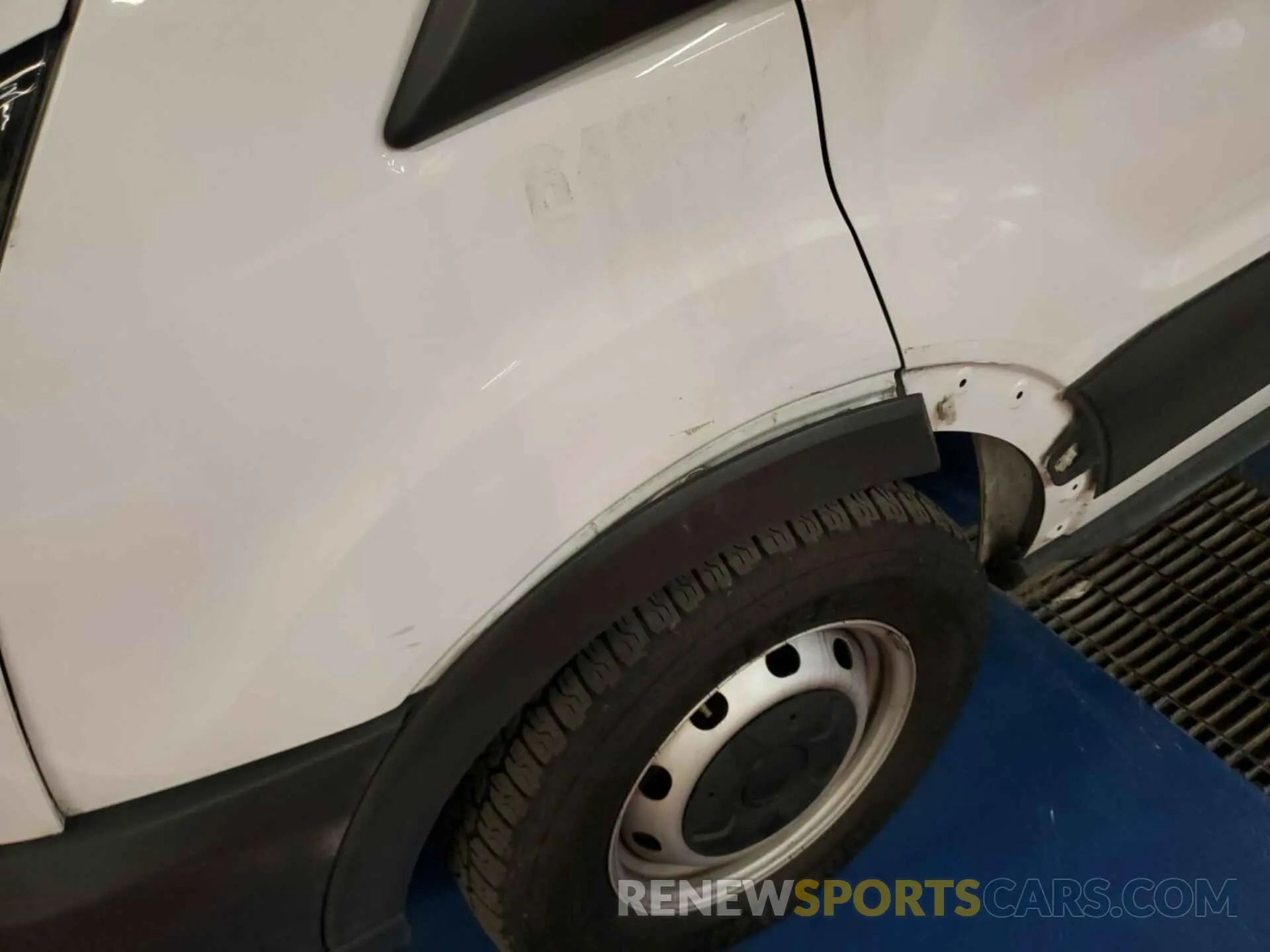 9 Photograph of a damaged car 1FTYR1YM7KKB87847 FORD TRANSIT-250 2019