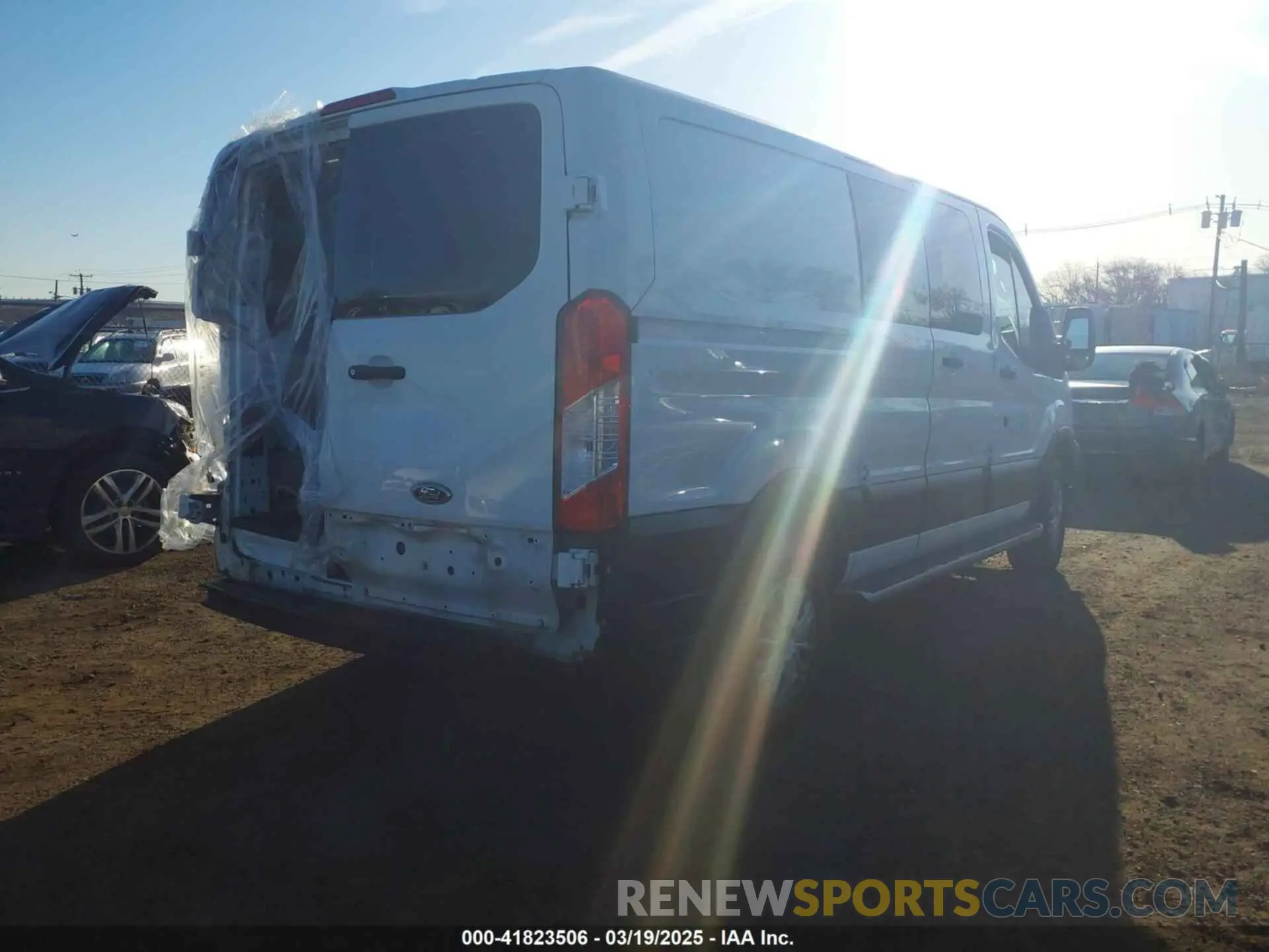 4 Фотография поврежденного автомобиля 1FTYR1ZM1KKB01558 FORD TRANSIT-250 2019