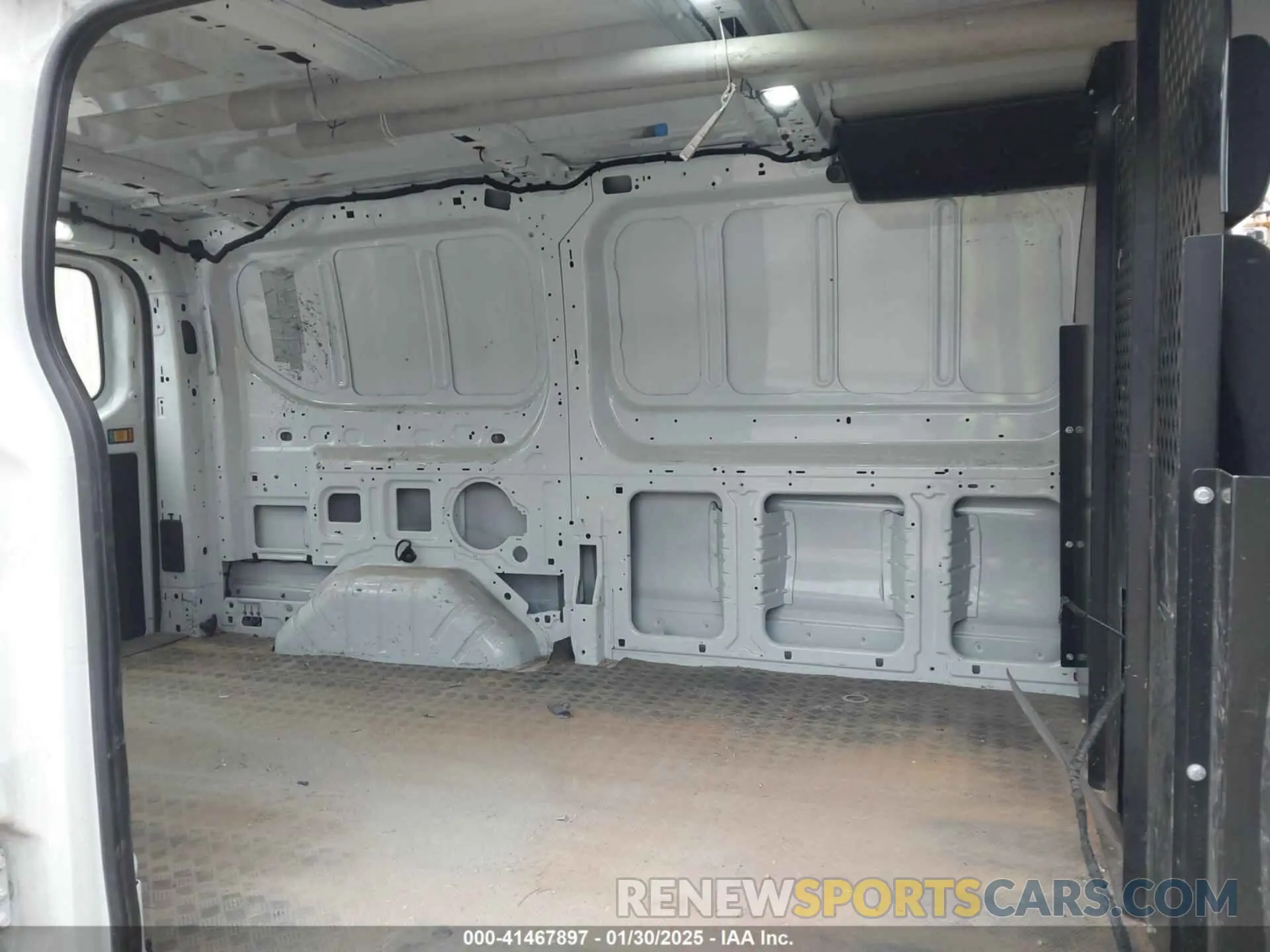 8 Photograph of a damaged car 1FTYR1ZM8KKB50045 FORD TRANSIT-250 2019