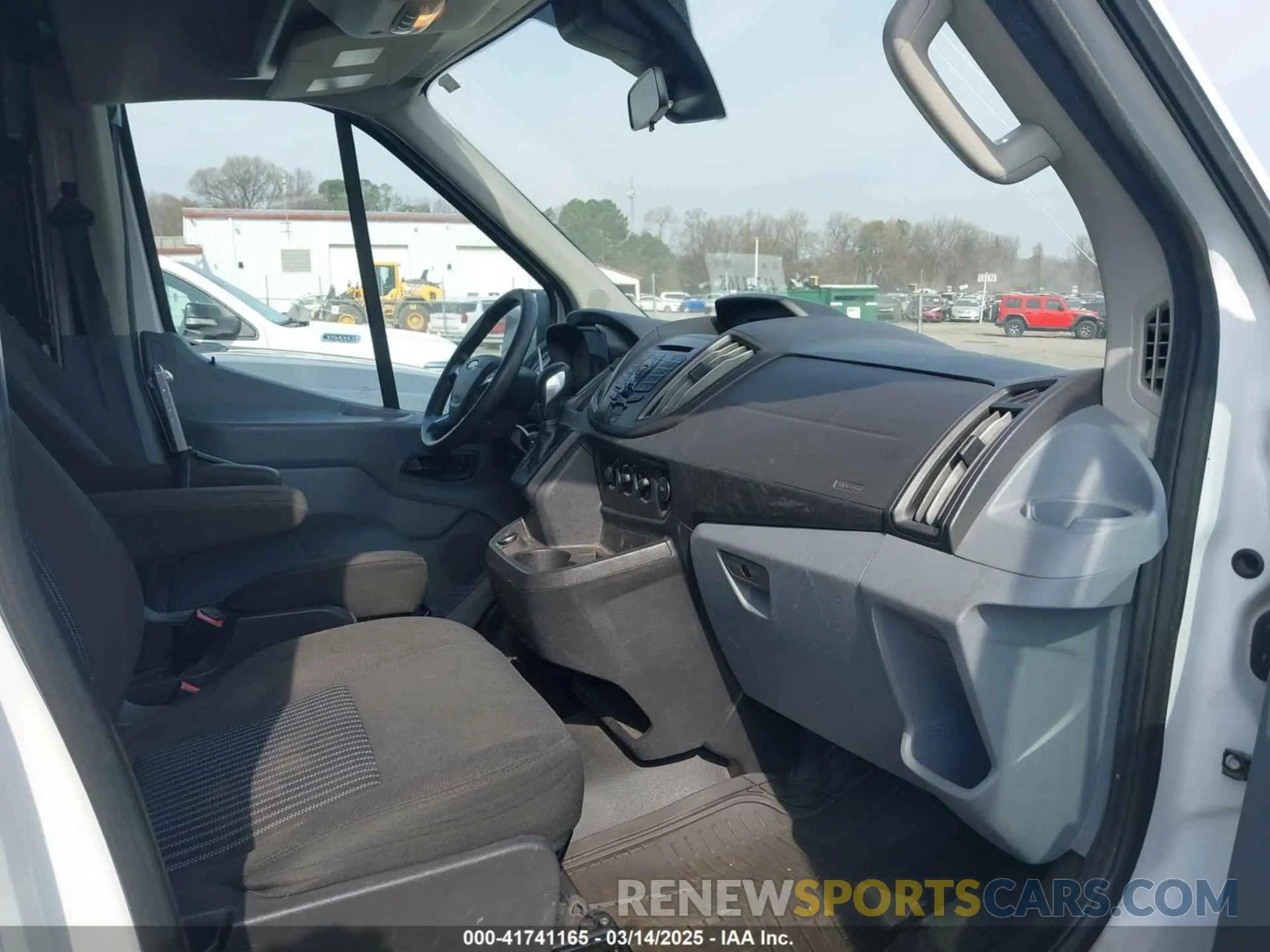 5 Photograph of a damaged car 1FTYR2CM0KKA87201 FORD TRANSIT-250 2019