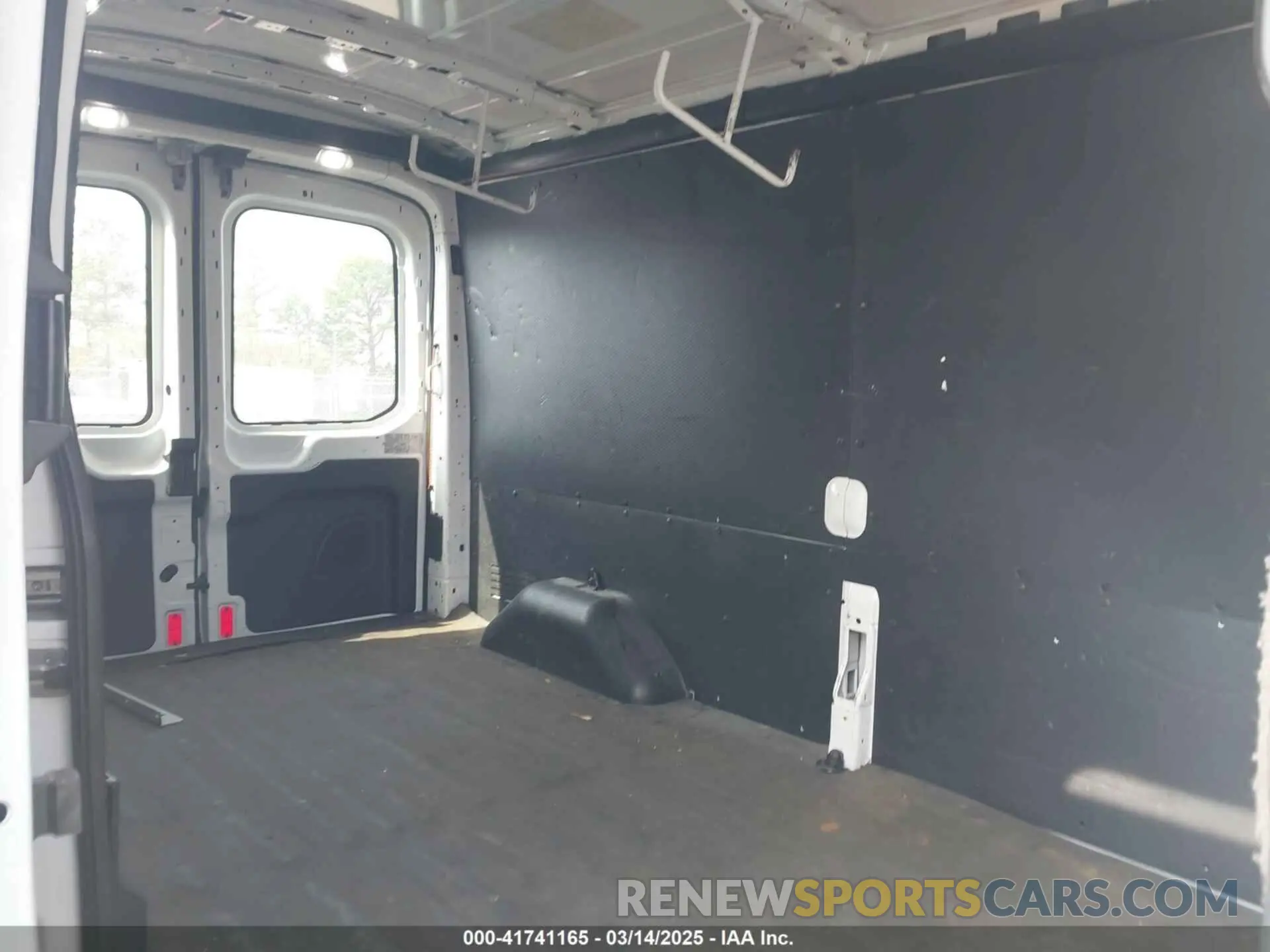 8 Photograph of a damaged car 1FTYR2CM0KKA87201 FORD TRANSIT-250 2019