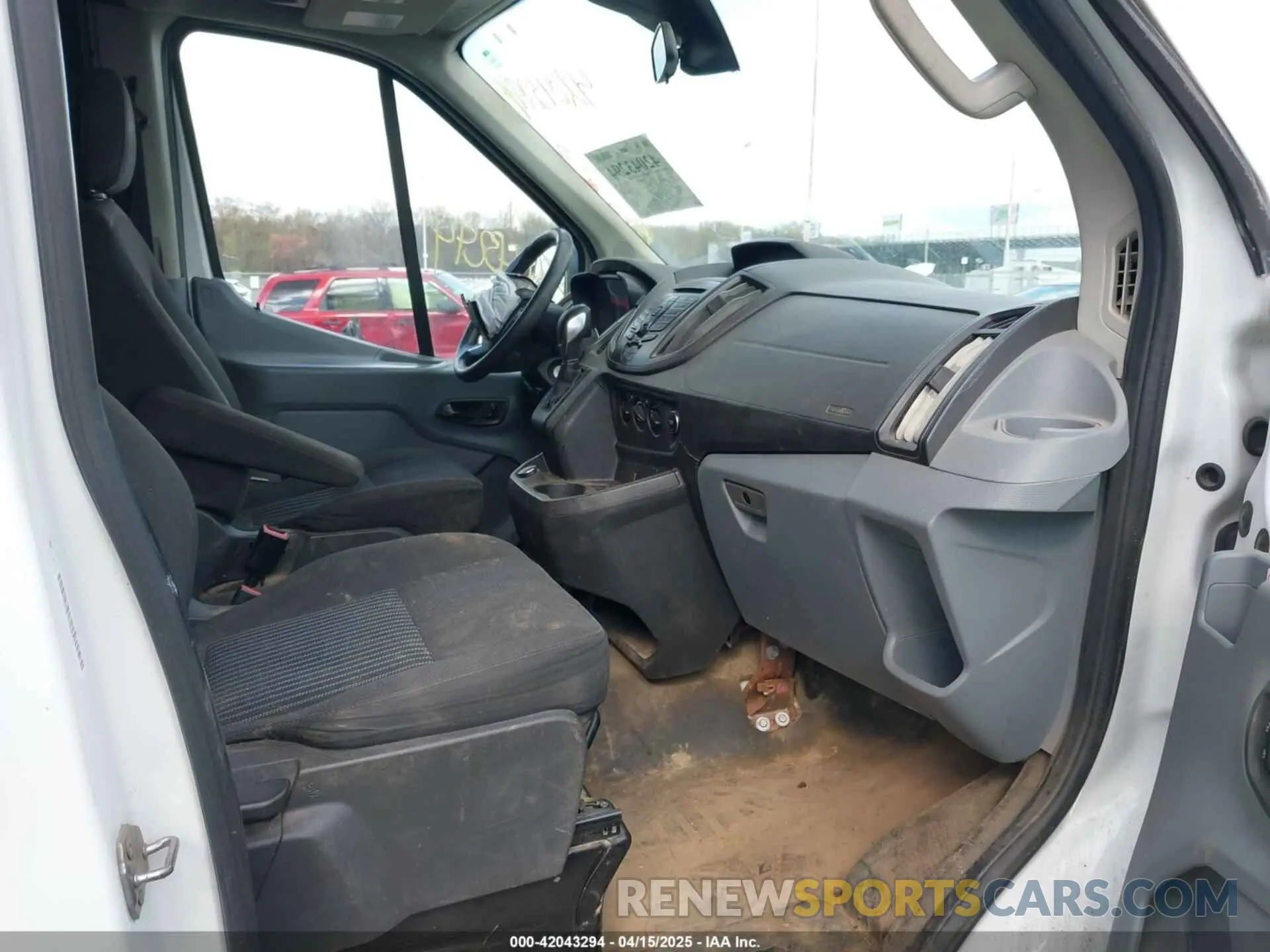 5 Photograph of a damaged car 1FTYR2CM0KKB07737 FORD TRANSIT-250 2019