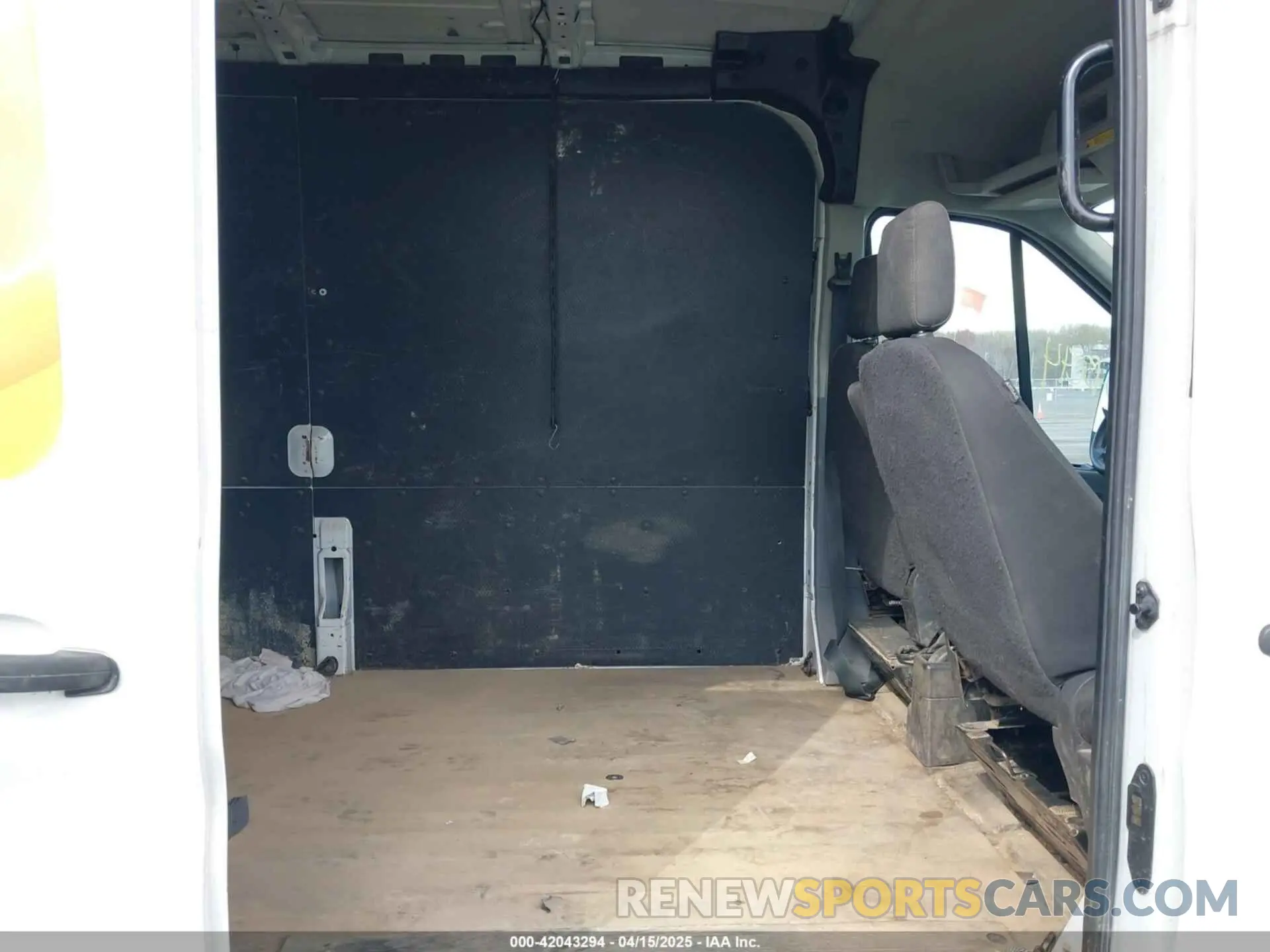 8 Photograph of a damaged car 1FTYR2CM0KKB07737 FORD TRANSIT-250 2019