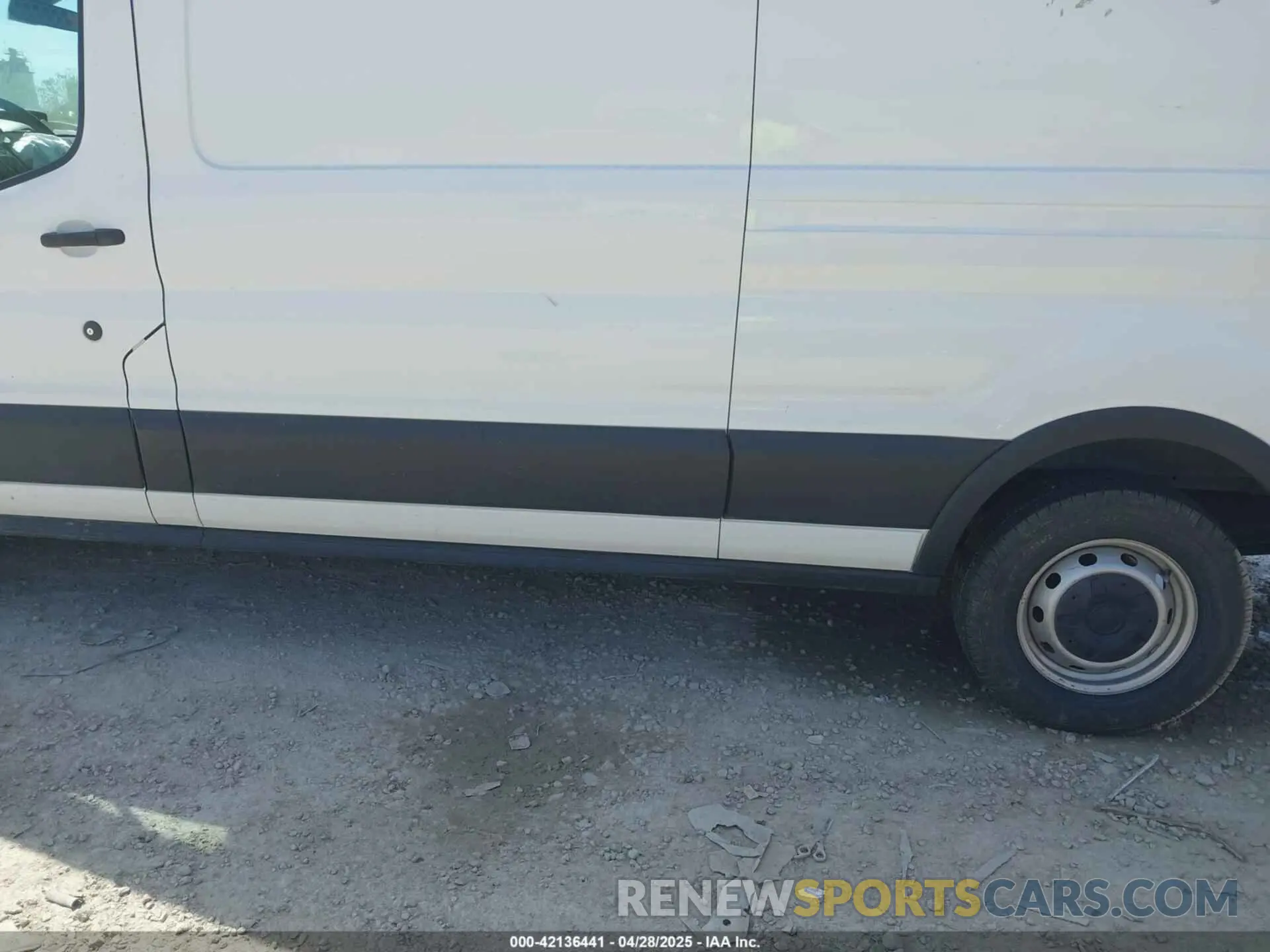 15 Photograph of a damaged car 1FTYR2CM1KKB11022 FORD TRANSIT-250 2019