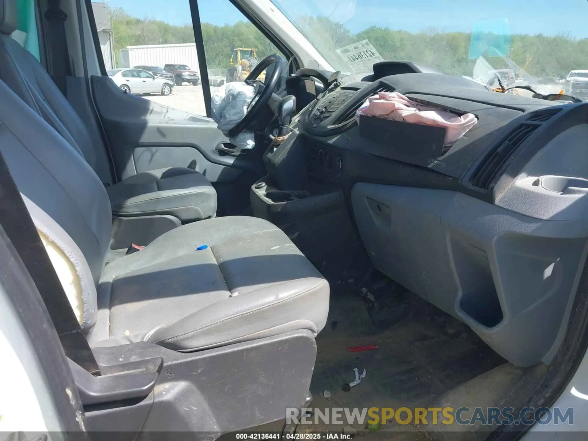 5 Photograph of a damaged car 1FTYR2CM1KKB11022 FORD TRANSIT-250 2019