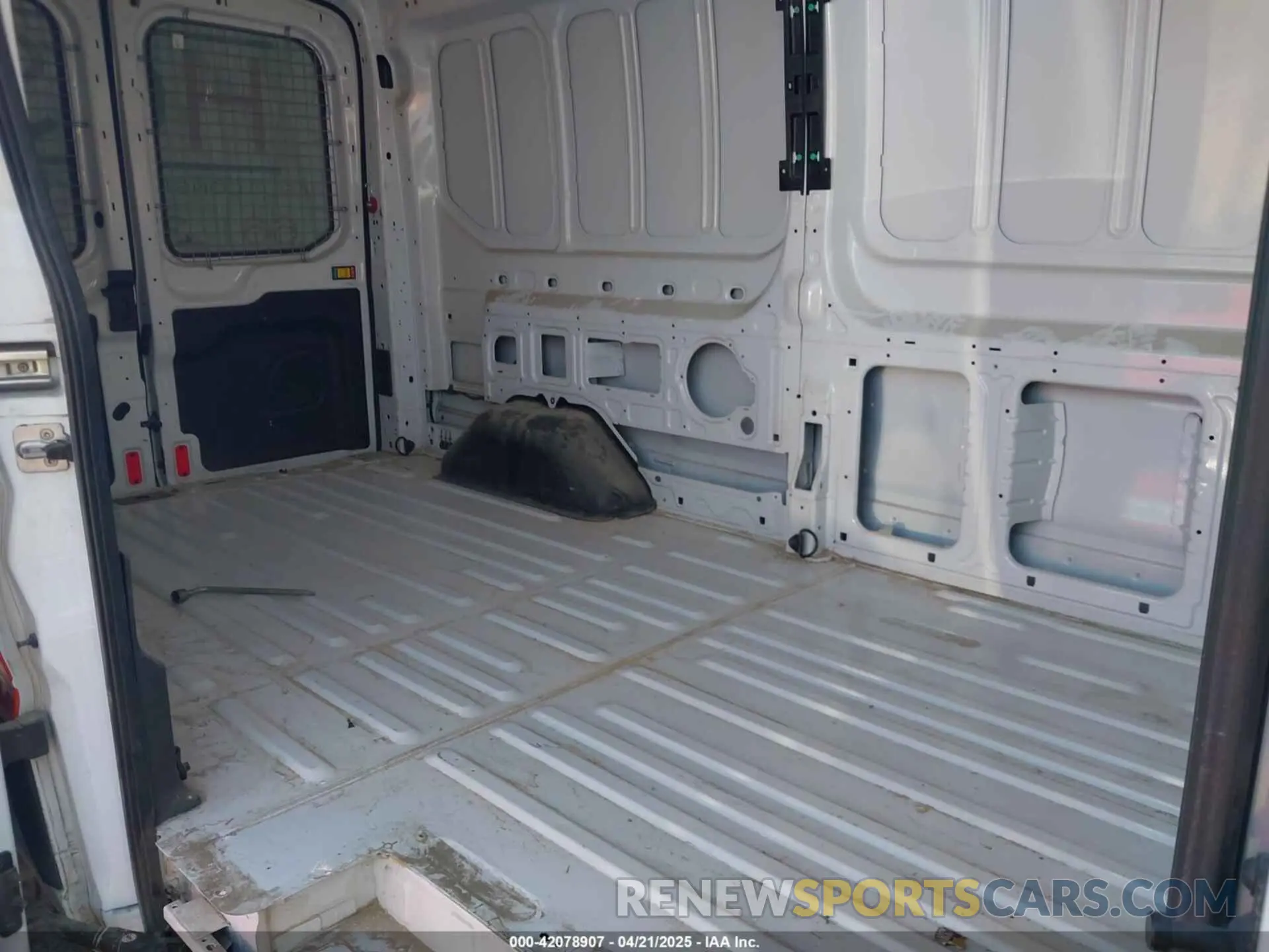 8 Фотография поврежденного автомобиля 1FTYR2CM3KKA87418 FORD TRANSIT-250 2019