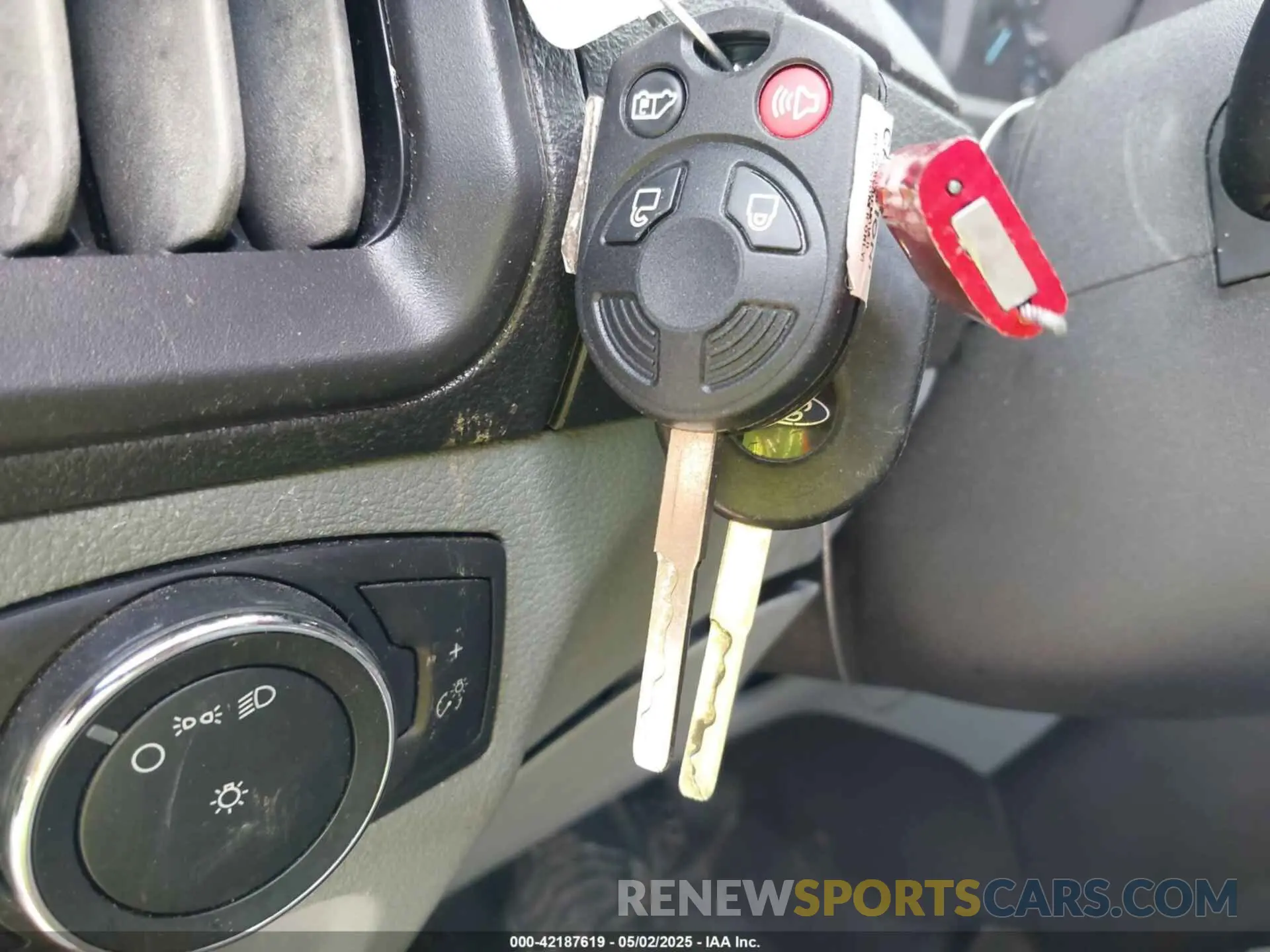 11 Photograph of a damaged car 1FTYR2CM7KKA11264 FORD TRANSIT-250 2019
