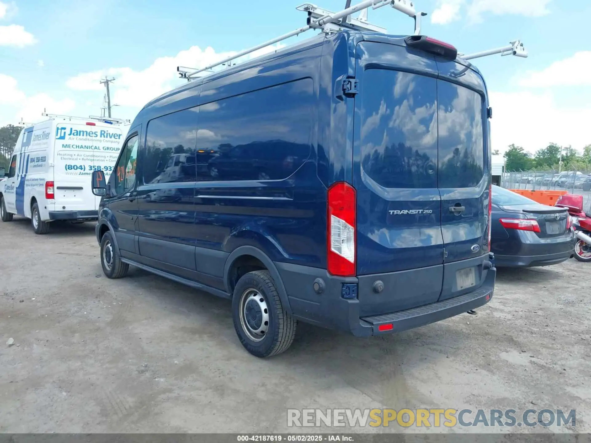 3 Photograph of a damaged car 1FTYR2CM7KKA11264 FORD TRANSIT-250 2019