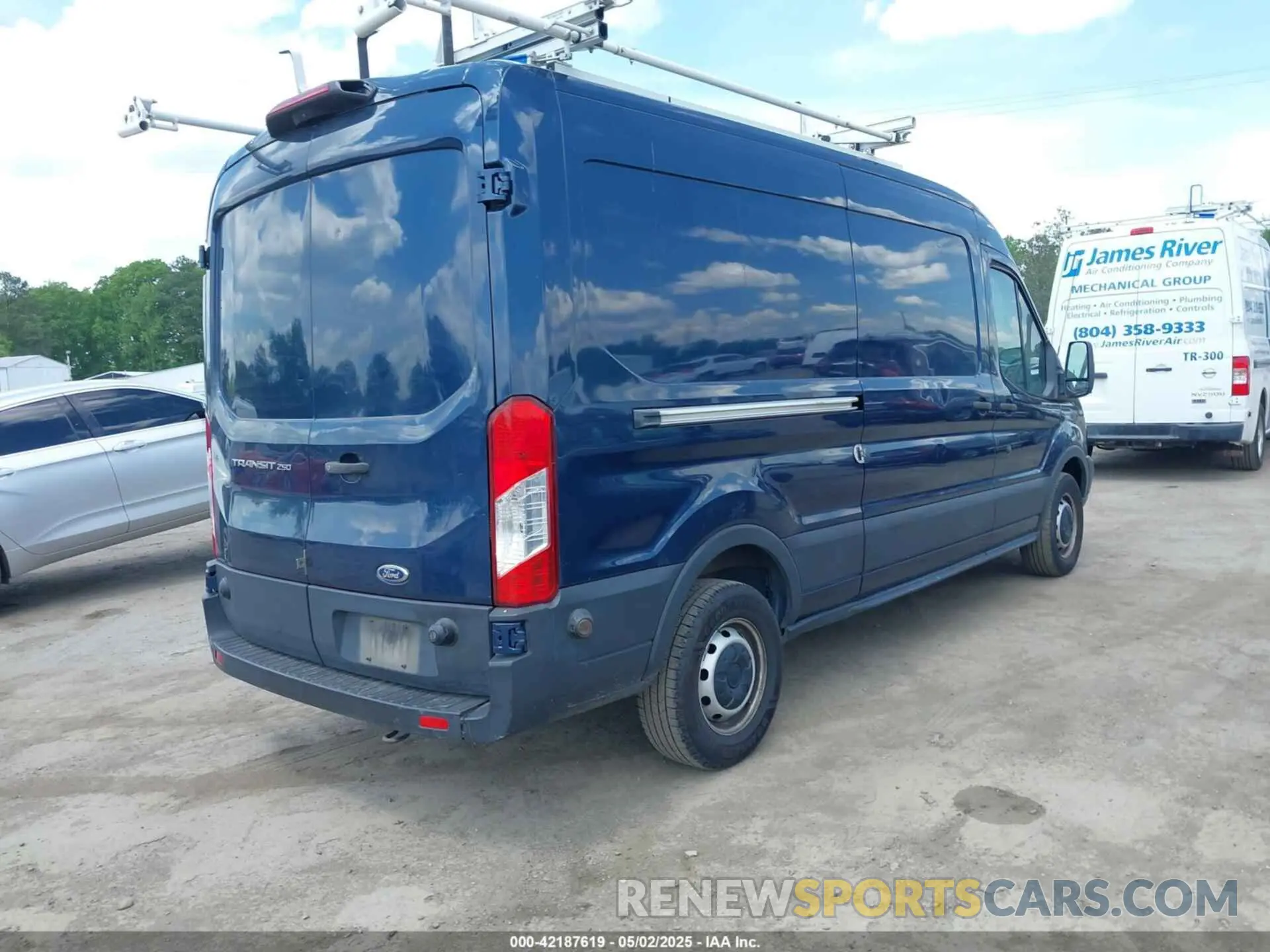 4 Photograph of a damaged car 1FTYR2CM7KKA11264 FORD TRANSIT-250 2019