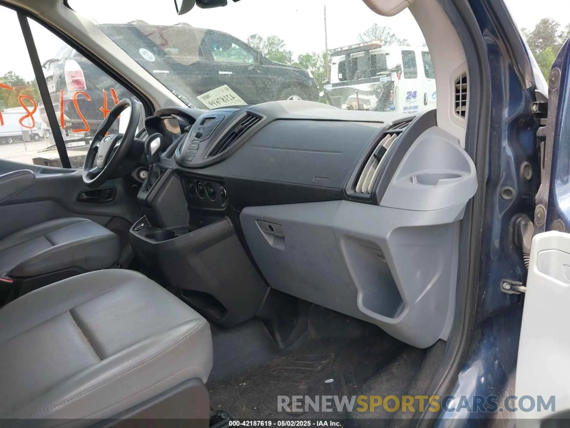 5 Photograph of a damaged car 1FTYR2CM7KKA11264 FORD TRANSIT-250 2019