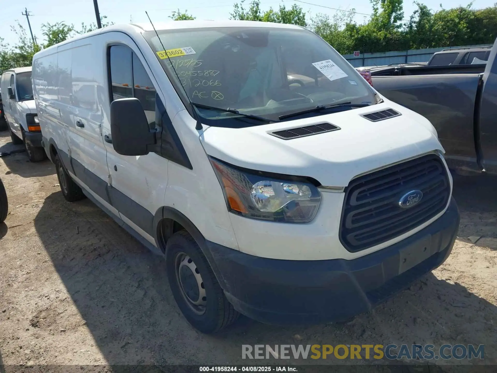 1 Photograph of a damaged car 1FTYR2ZM5KKB12066 FORD TRANSIT-250 2019