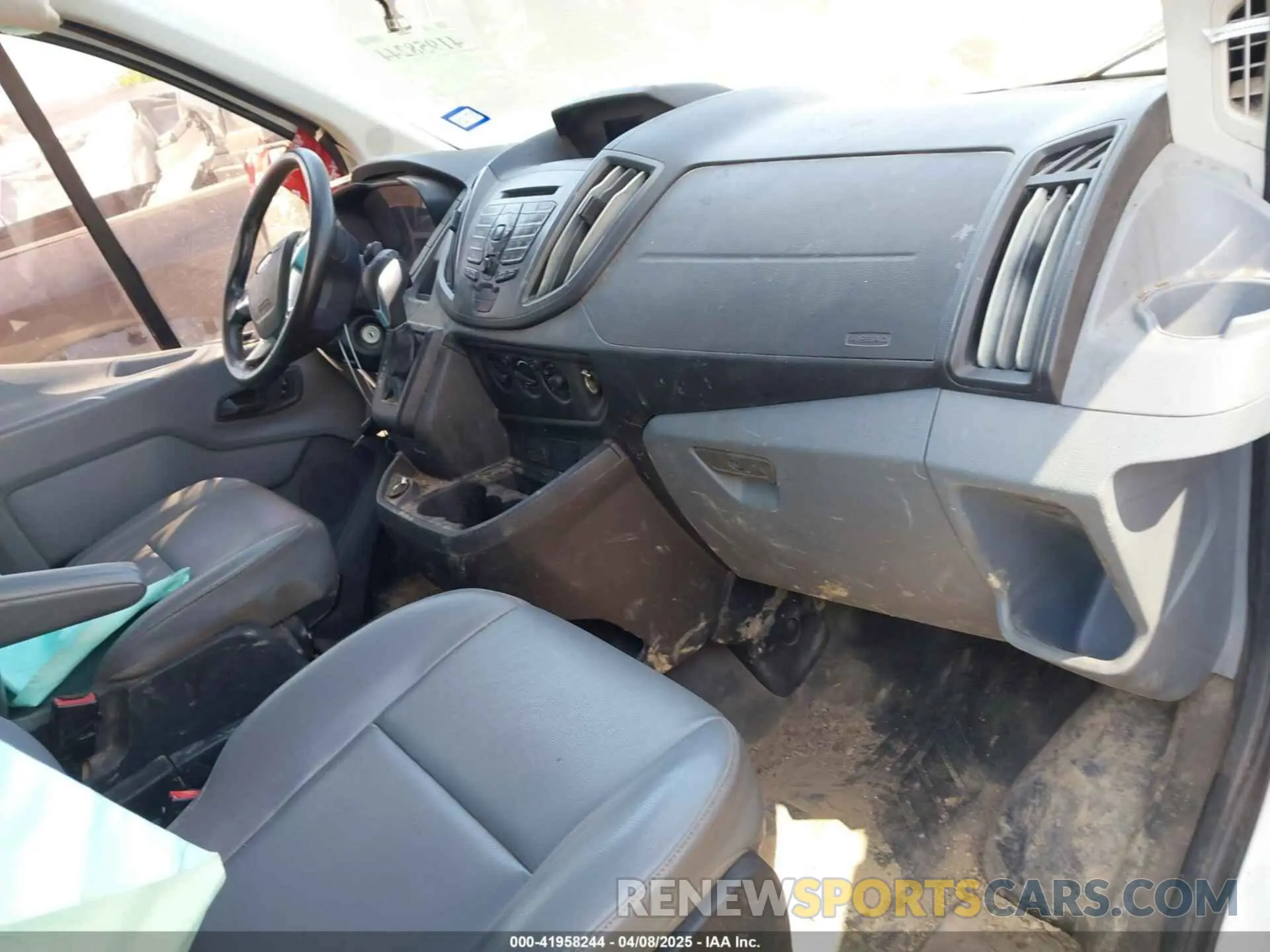 5 Photograph of a damaged car 1FTYR2ZM5KKB12066 FORD TRANSIT-250 2019