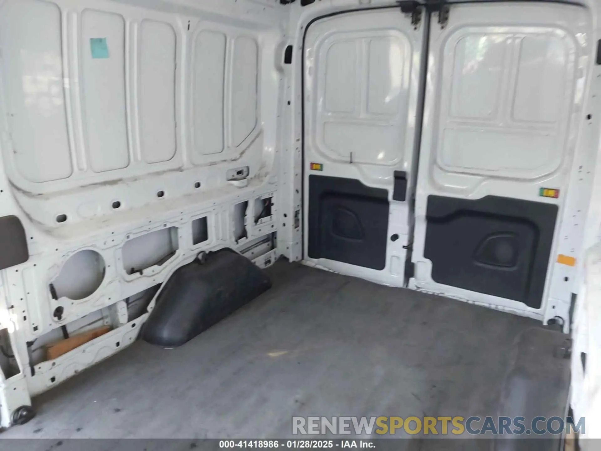 17 Фотография поврежденного автомобиля 1FTBR1C81LKB67434 FORD TRANSIT-250 2020