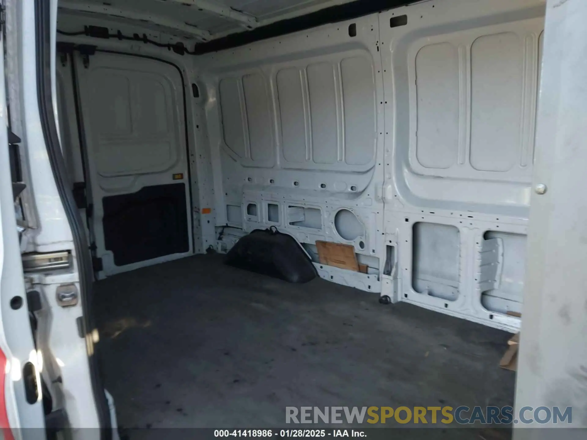 8 Фотография поврежденного автомобиля 1FTBR1C81LKB67434 FORD TRANSIT-250 2020