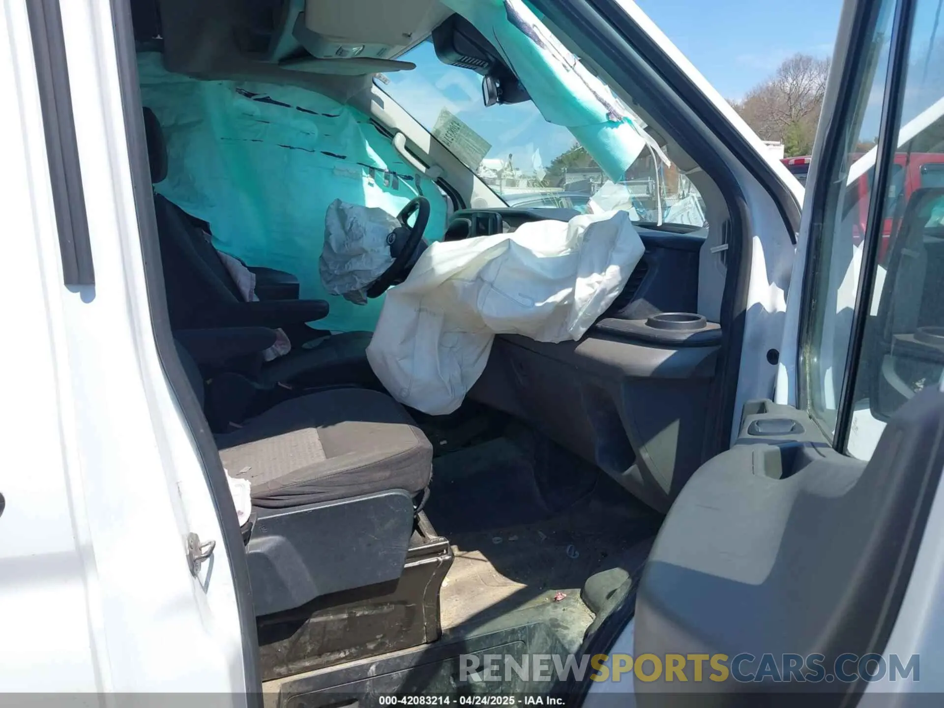 5 Photograph of a damaged car 1FTBR2C86LKA40376 FORD TRANSIT-250 2020