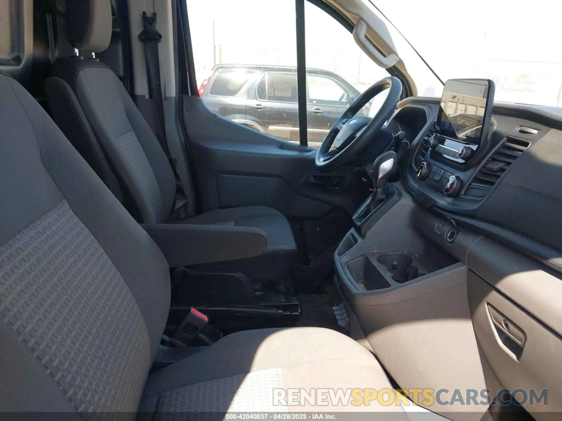 5 Photograph of a damaged car 1FTBR2Y81LKB12562 FORD TRANSIT-250 2020