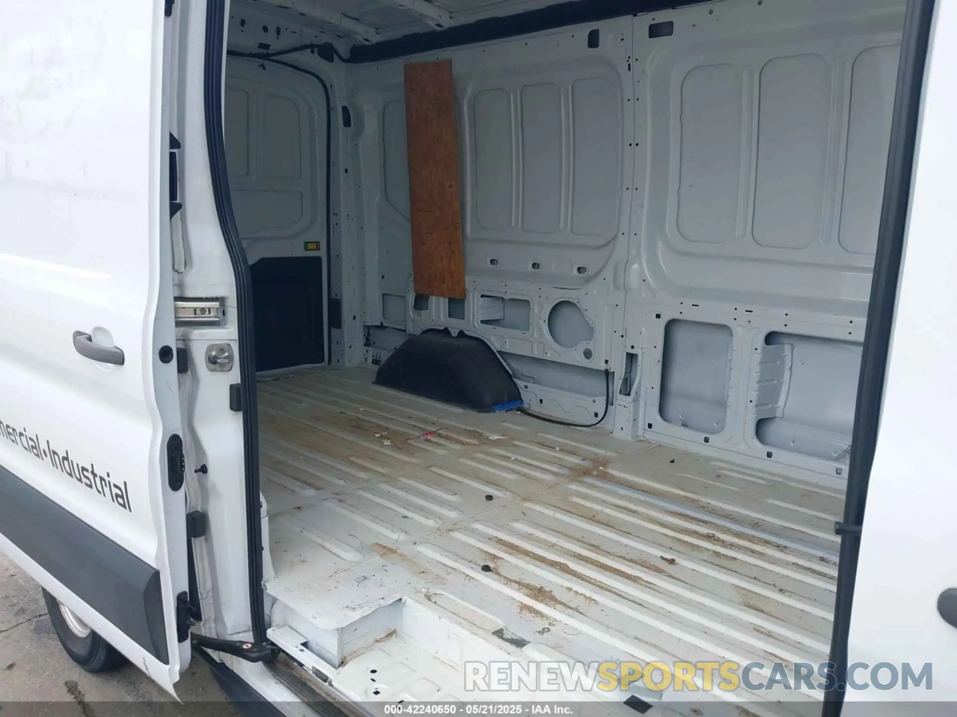 8 Photograph of a damaged car 1FTBR1C87MKA18947 FORD TRANSIT-250 2021