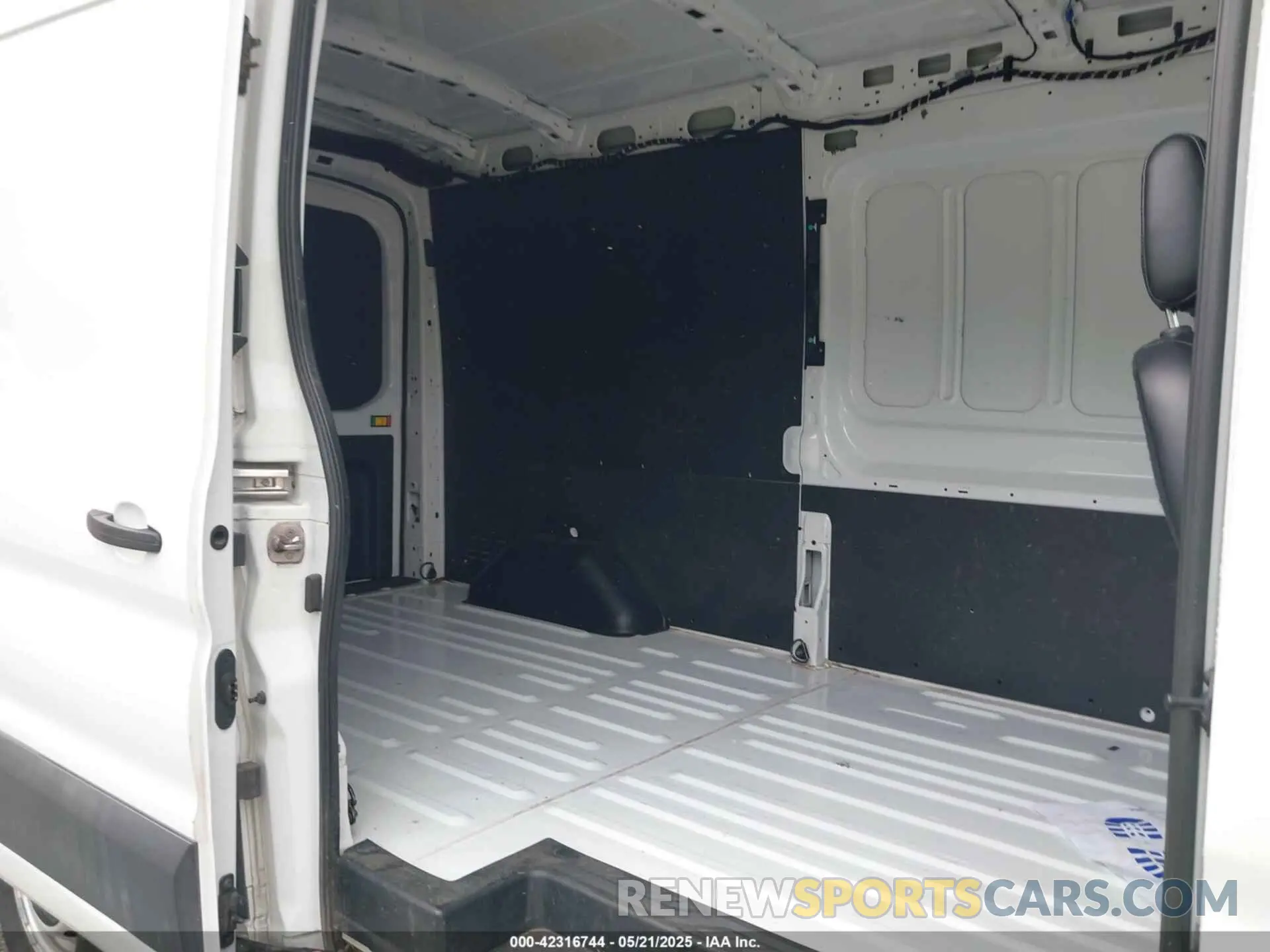 8 Фотография поврежденного автомобиля 1FTBR1C85NKA74578 FORD TRANSIT-250 2022