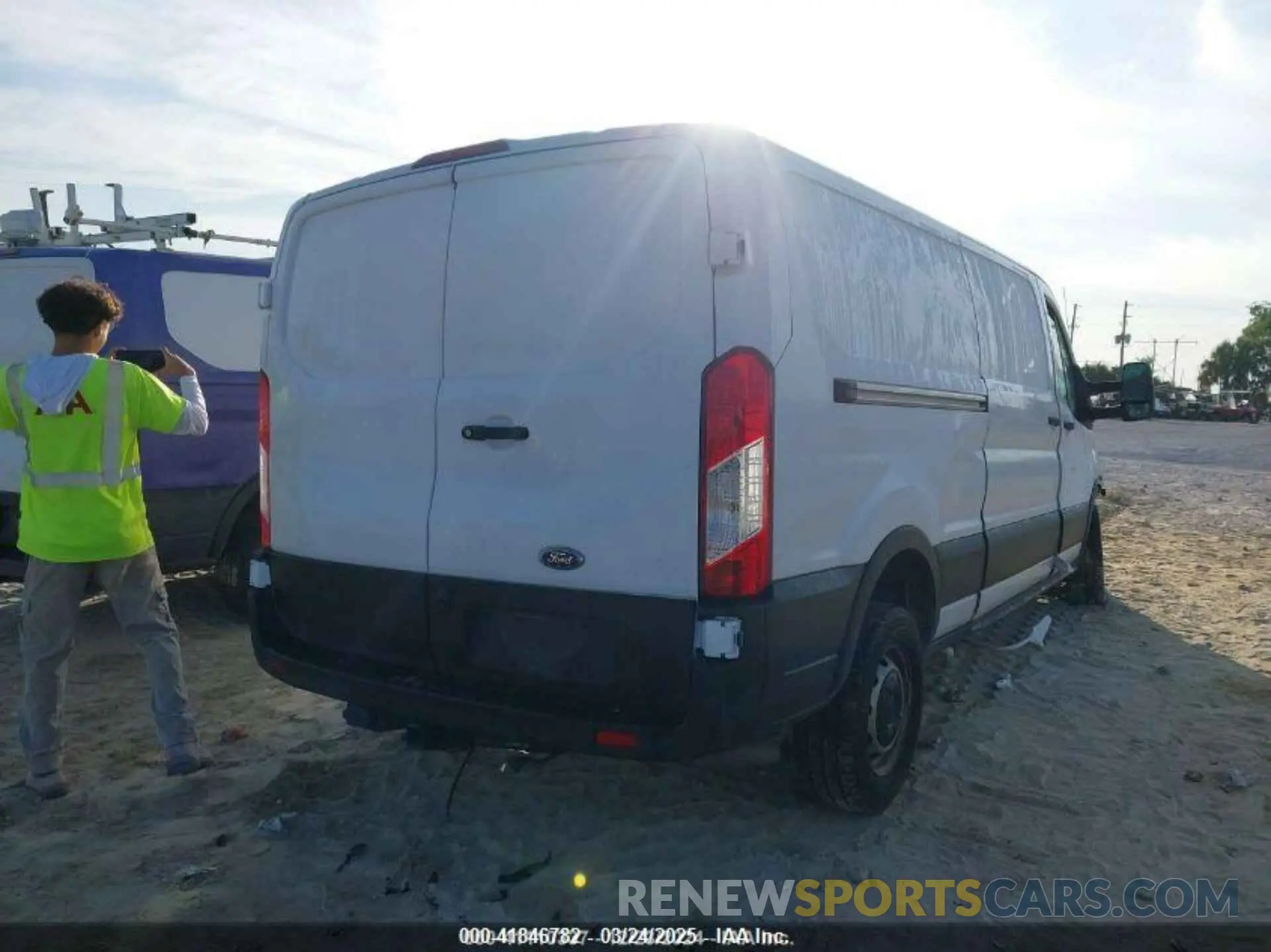 4 Photograph of a damaged car 1FTBR1Y87NKA08395 FORD TRANSIT-250 2022