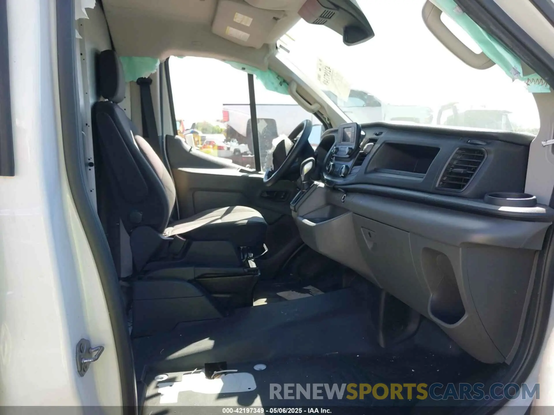 5 Photograph of a damaged car 1FTLR1Y82LKA70398 FORD TRANSIT-250 CARGO 2020