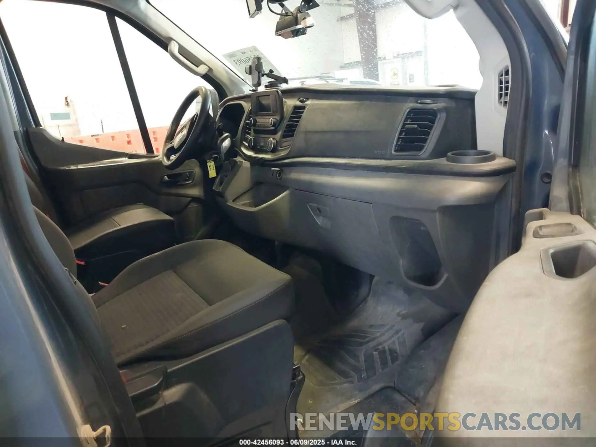5 Photograph of a damaged car 1FTBR3X82LKA28614 FORD TRANSIT-250 CARGO VAN 2020