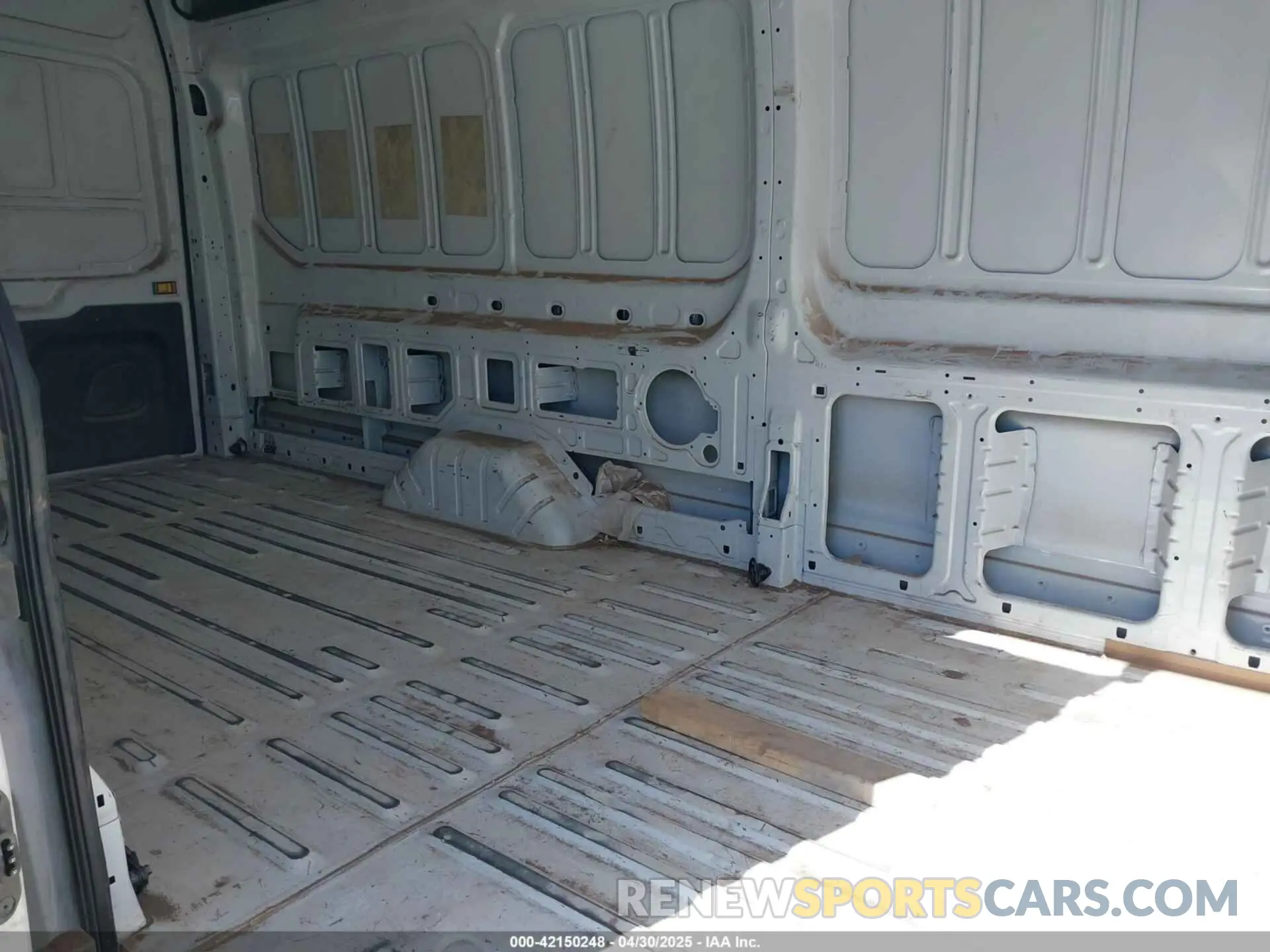 8 Photograph of a damaged car 1FTBR3X85NKA74408 FORD TRANSIT-250 CARGO VAN 2022