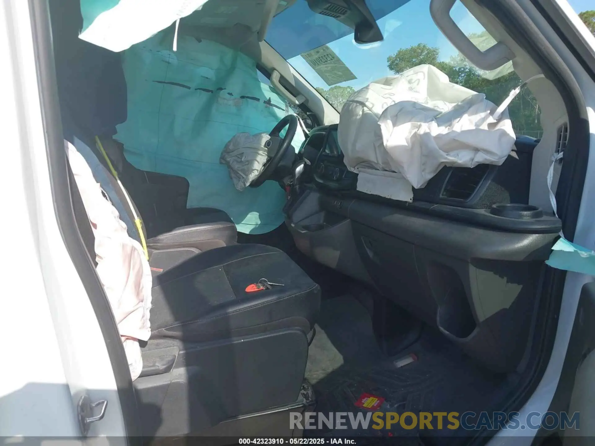 5 Photograph of a damaged car 1FTBR3X87NKA74815 FORD TRANSIT-250 CARGO VAN 2022