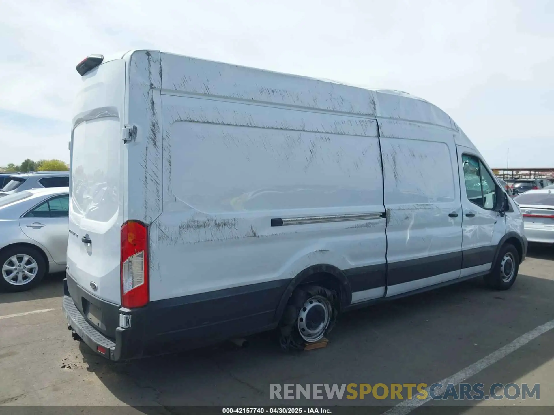 4 Photograph of a damaged car 1FTBR3XGXNKA36454 FORD TRANSIT-250 CARGO VAN 2022